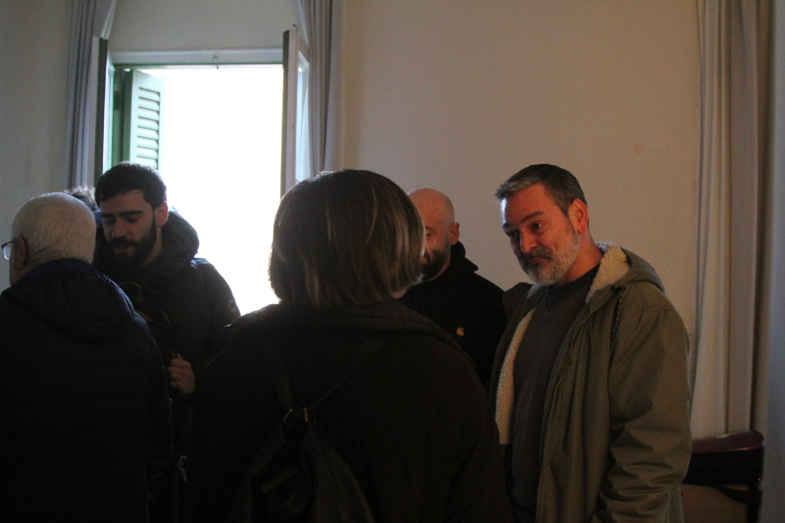 Josep Torrent, vecino de la Casa Orsola, con los descendientes de la familia Orsola / A.R.
