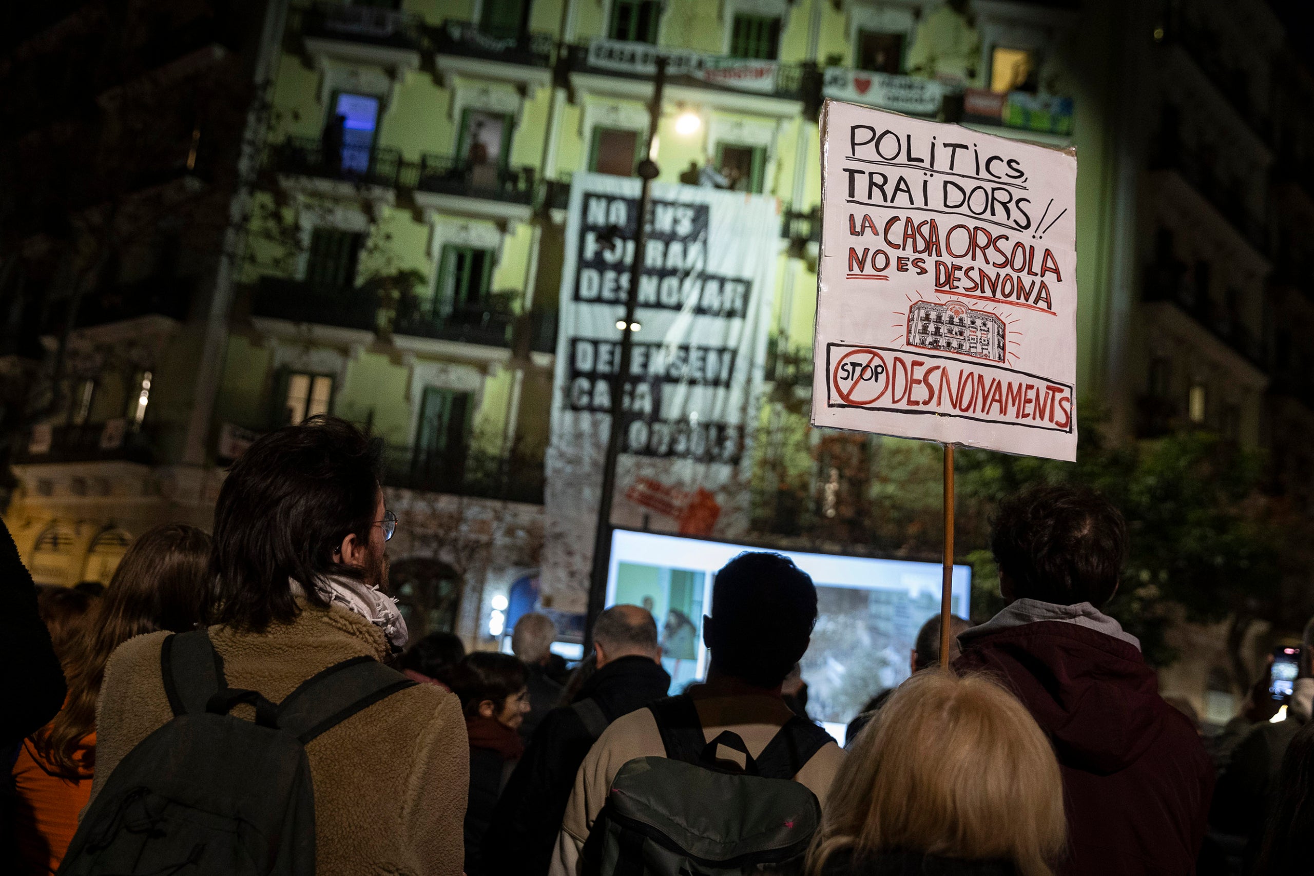 Entitats veïnals intenten evitar el desnonament d'en Josep, a Casa Orsola a l'Eixample.
30.01.2025, Barcelona
foto: Jordi Play