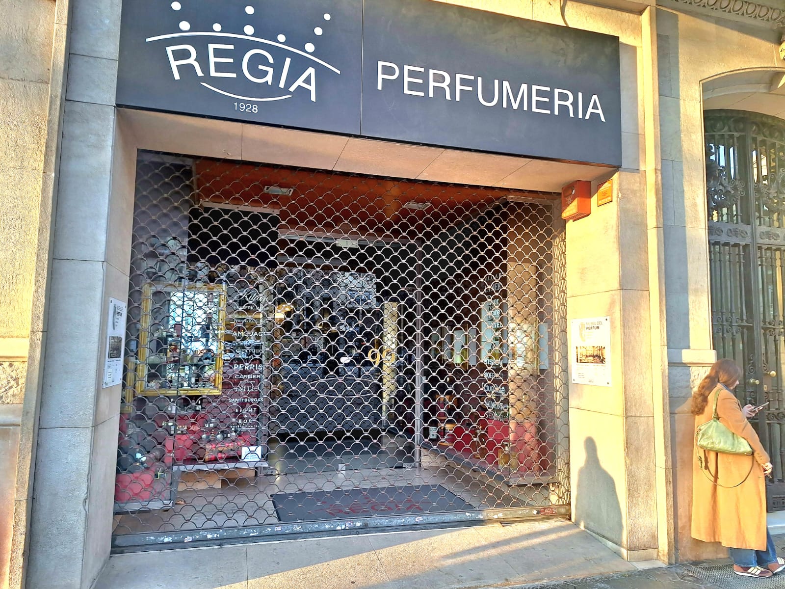 La perfumeria Regia, al passeig de Gràcia, 39, aquest divendres al matí abans d'obrir / Cedida-Alberto Mejías