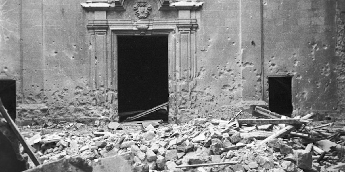 Runa a la plaça de Sant Felip Neri després d'un bombardeig de la Guerra Civil / Ajuntament de Barcelona