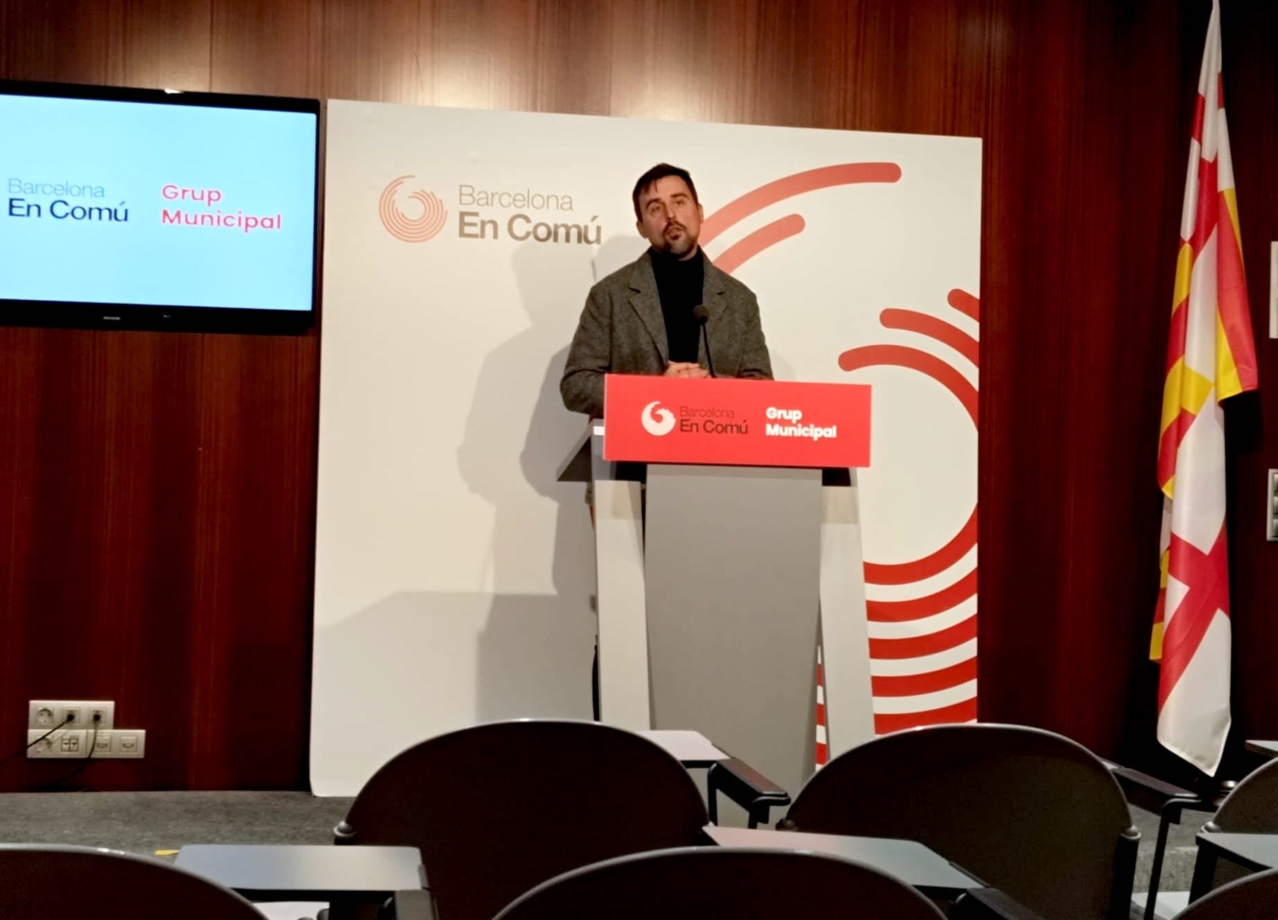 El portaveu de Barcelona en Comú a l'Ajuntament, Marc Serra, aquest matí en roda de premsa | G.G.
