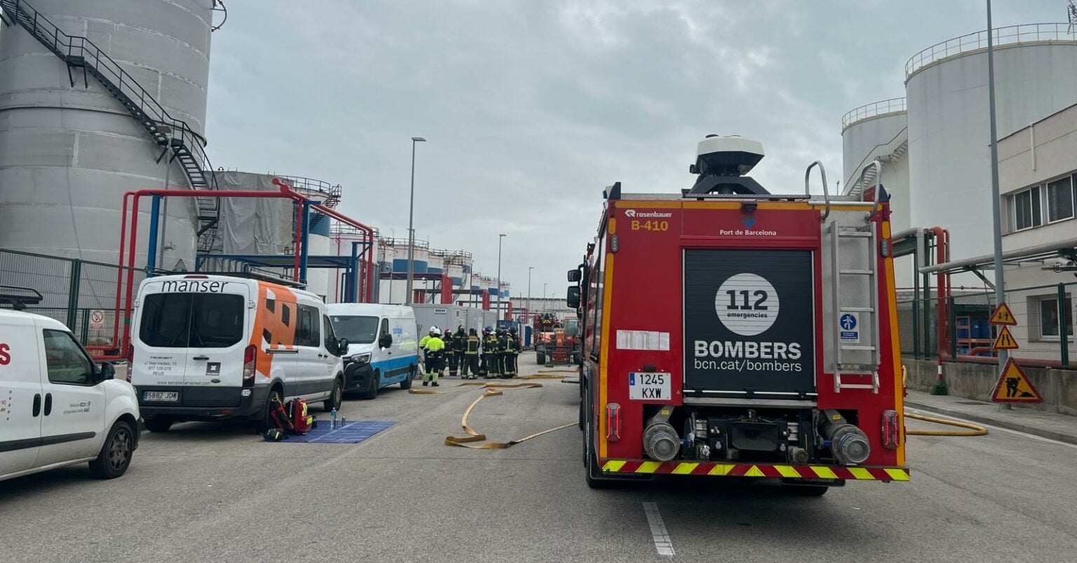 Diverses dotacions de Bombers al Port de Barcelona / Ajuntament de Barcelona 