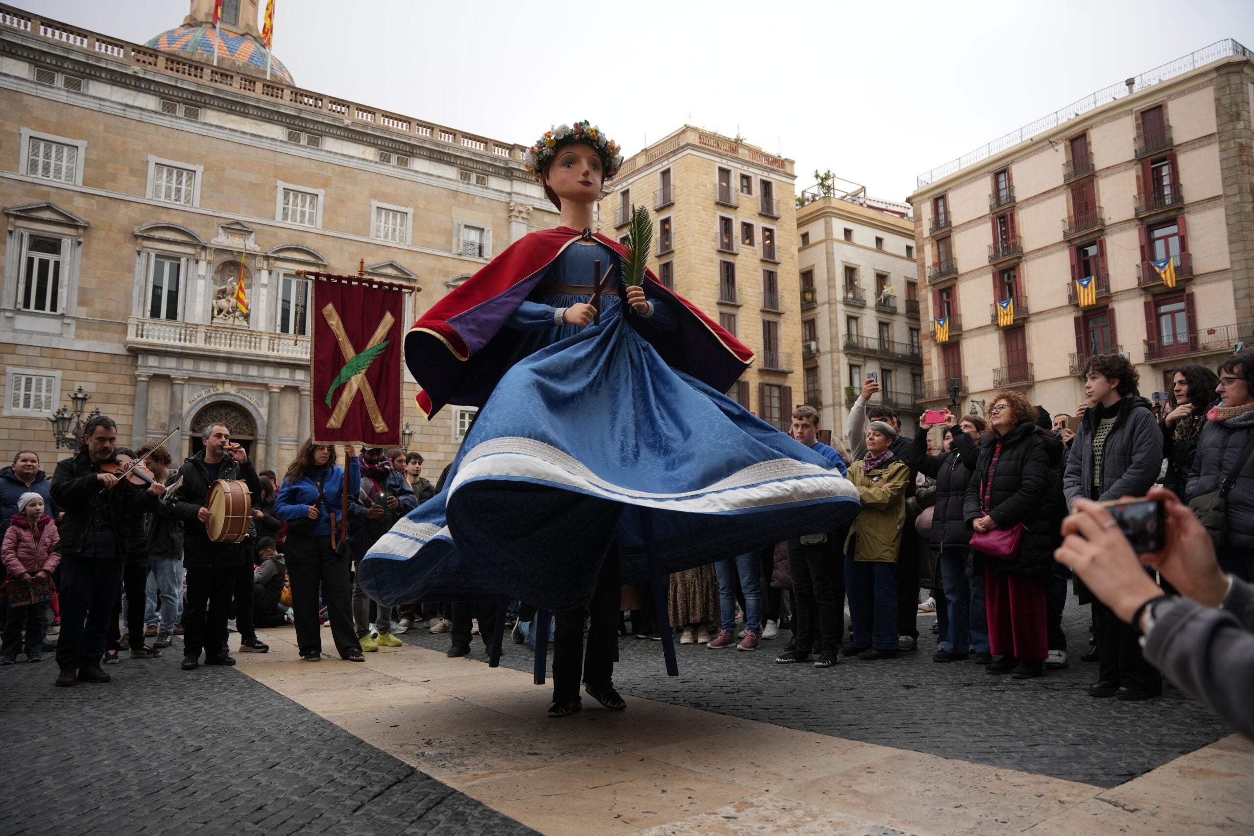 Ball de la gegantona en el marc de la diada de Santa Eulàlia / Ajuntament de Barcelona