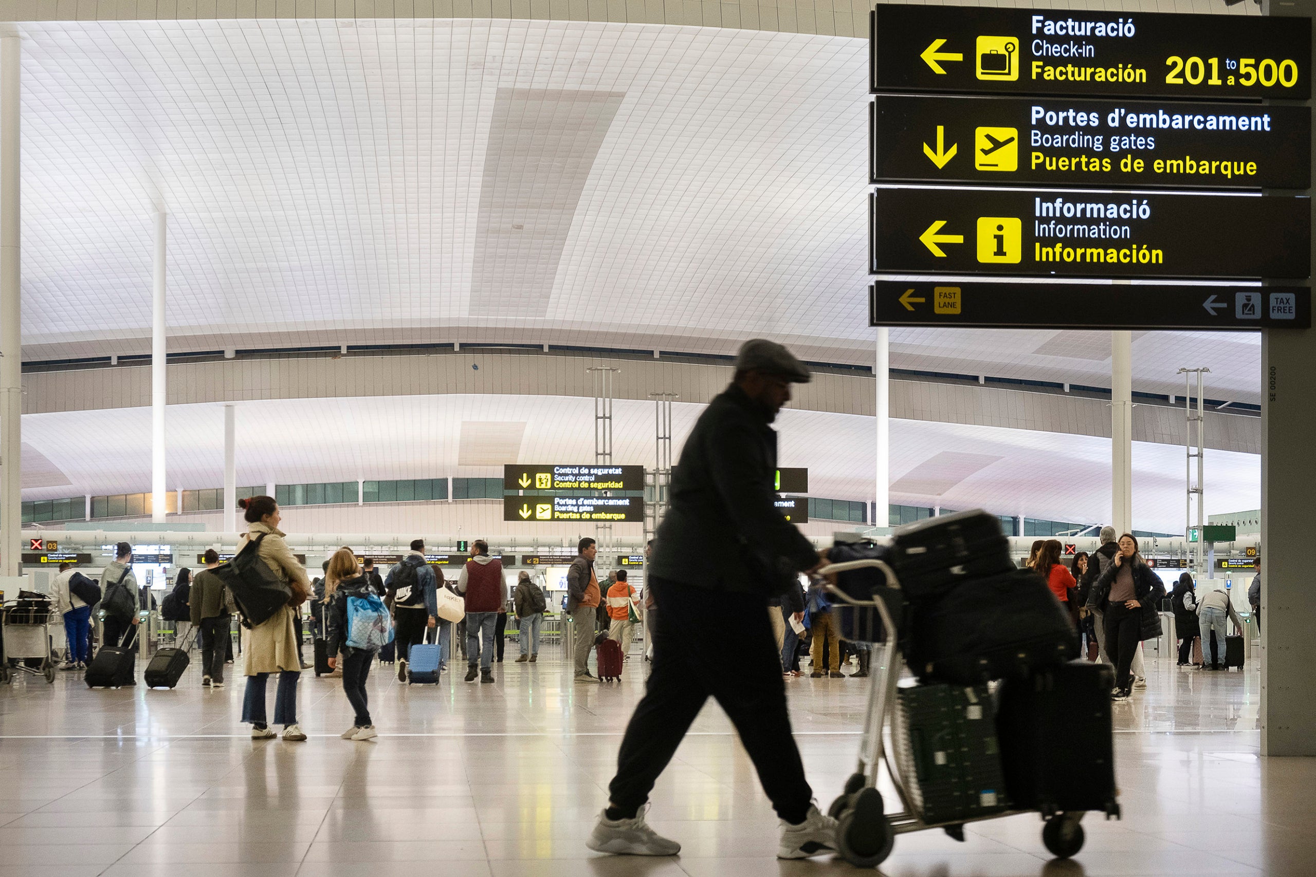 Ara sí, un pacte entre el PSC, el PSOE i AENA desencalla l'ampliació que va proposar el gestor aeroportuari el 2021 i la preveu per al 2033 FOTO: JORDI PLAY