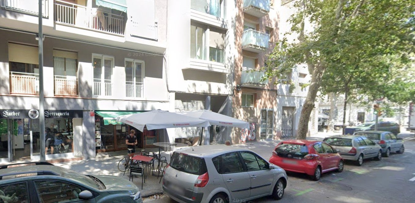 El bar Bruxas, al carrer d'Espronceda, 96 / Google Maps
