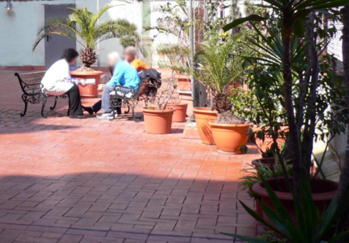 Dos residentes en una zona de la Residencia Tàber | Residencia Tàber