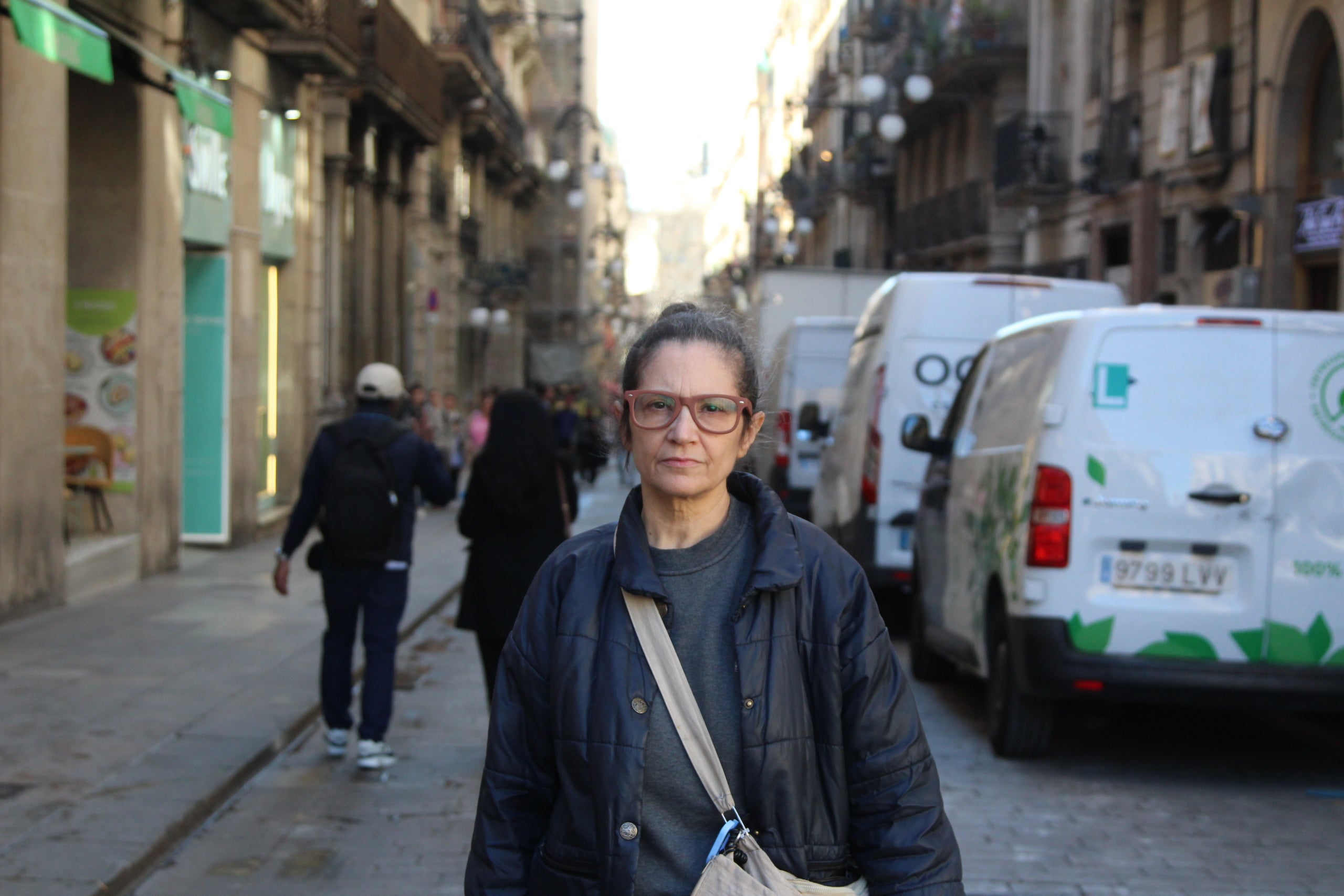L'Elena, la veïna del carrer de Ferran, que podria veure's forçada a abandonar el pis on ha viscut durant els seus 61 anys de vida el pròxim 4 de març / A.R.