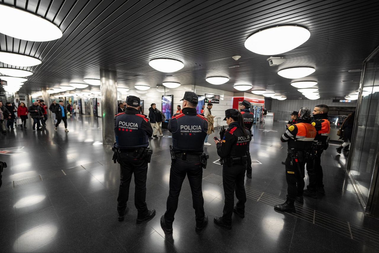 Mossos en un operatiu recent al metro de Barcelona / Mossos