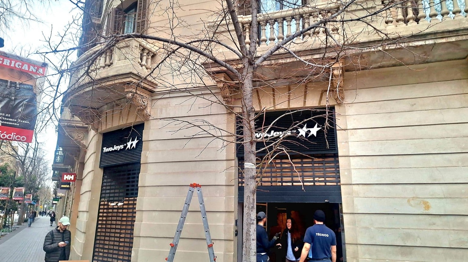 El local de Twojeys, a la cantonada de rambla de Catalunya amb Consell de Cent, en obres / Cedida-Alberto Mejías