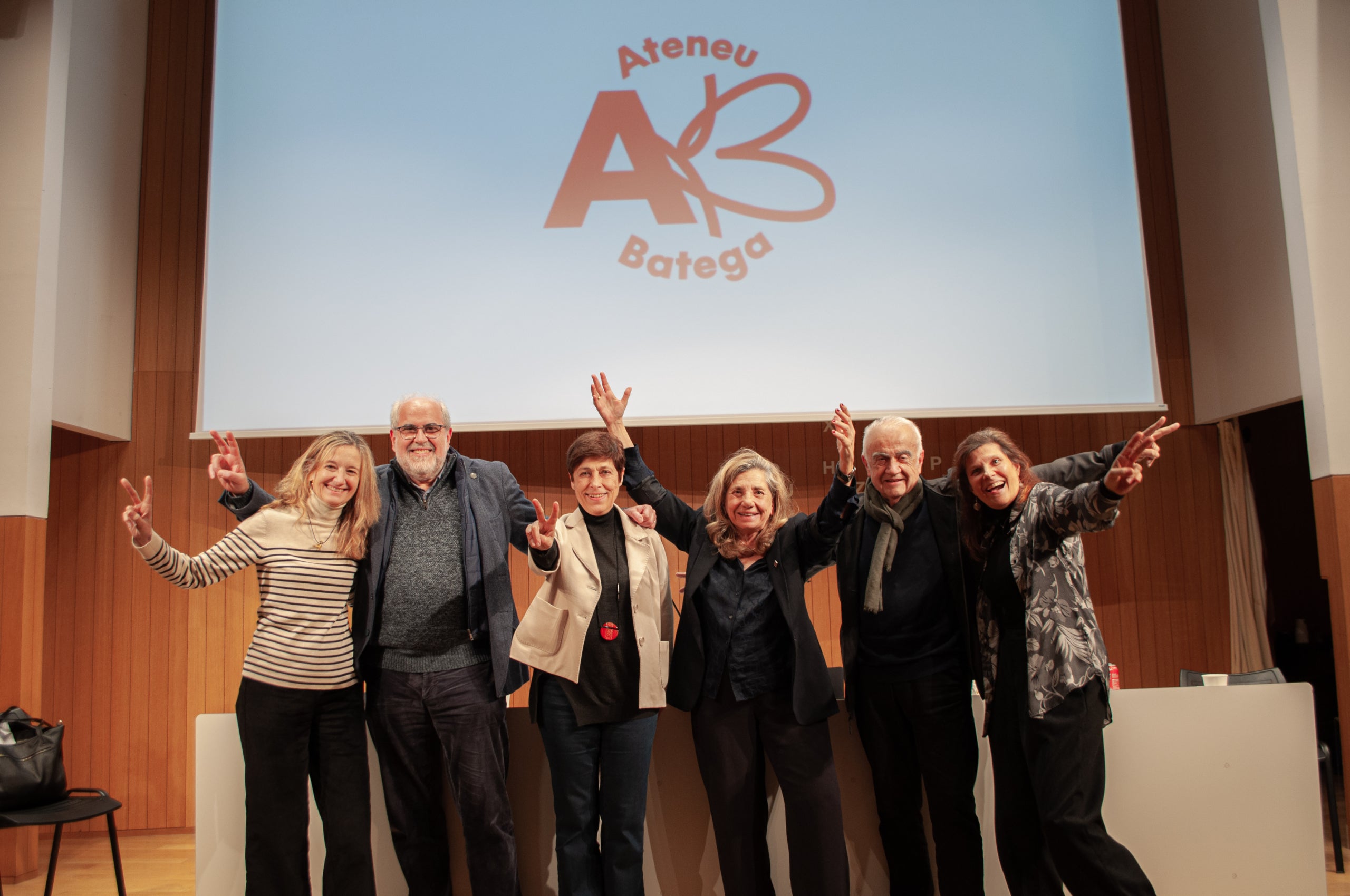 La candidatura d'Isona Passola s'ha imposat a Jordi Casassas en la cursa interna per presidir l'Ateneu Barcelonès / ACN