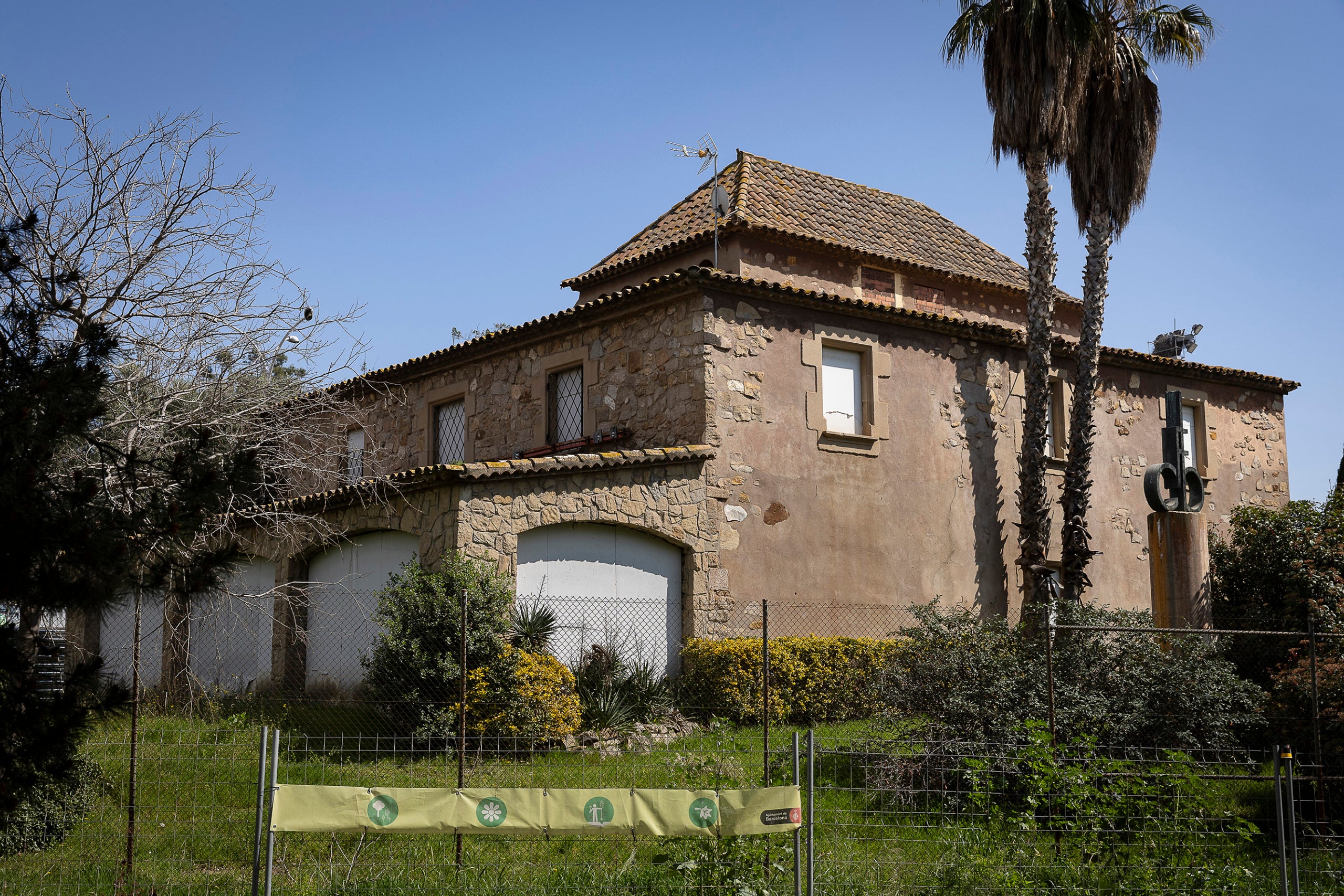 La Masia del Barça fa més d'una dècada que està tancada i a l'espera d'unes obres de restauració / Jordi Play