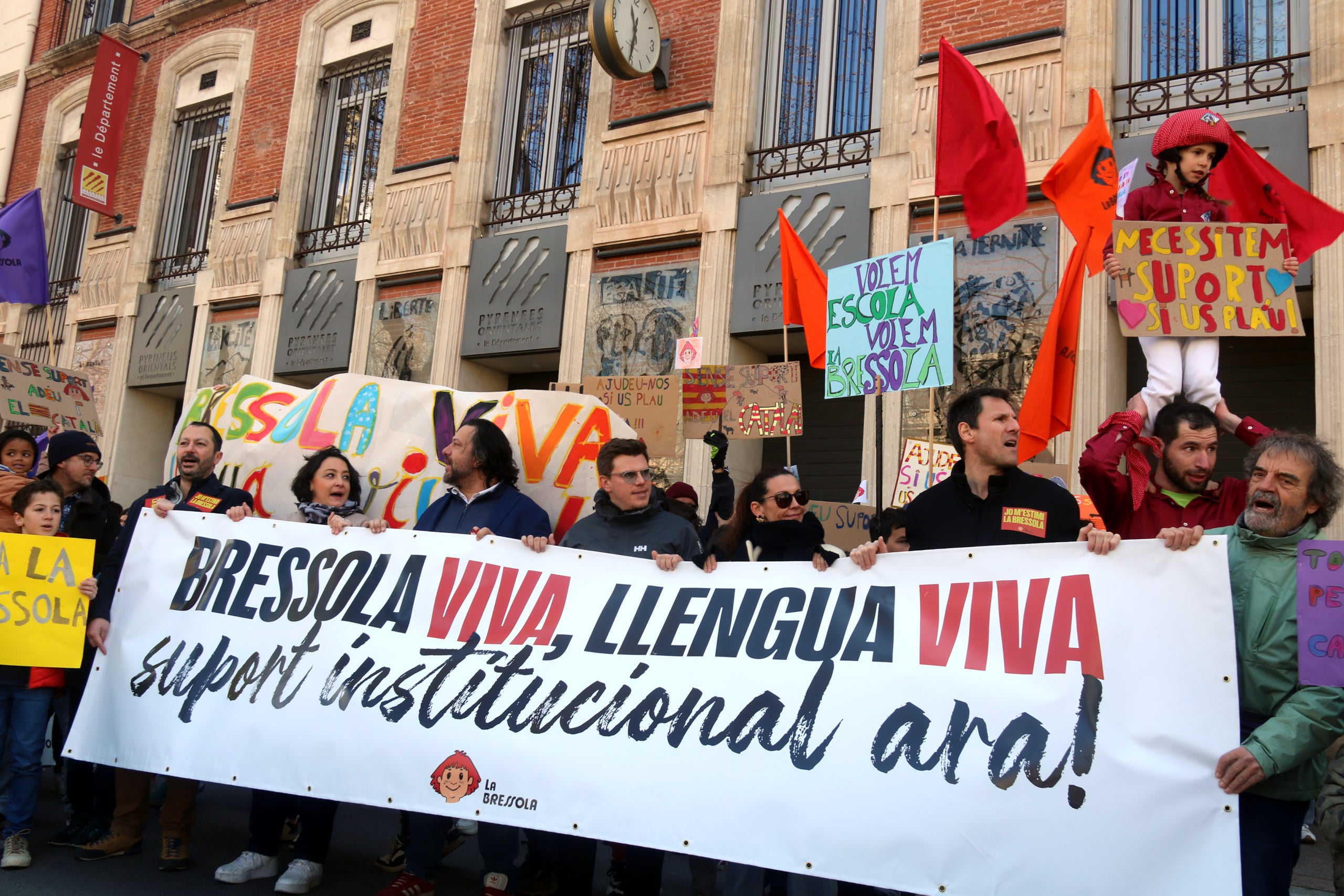 Centenars de persones van sortir al carrer a la Catalunya Nord per defensar la Bressola
| Xavier Pi / Xavier Alsinet (ACN)