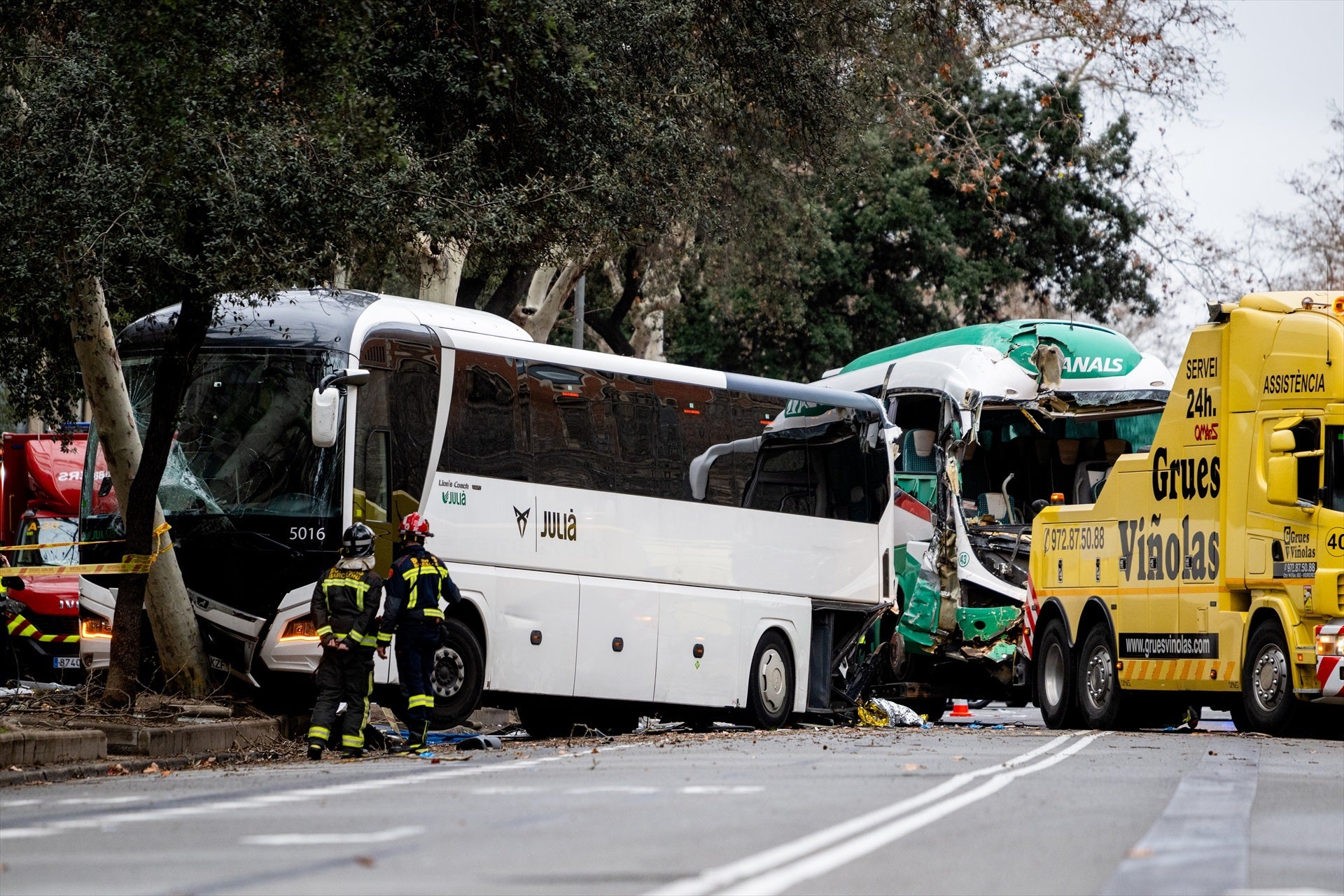 Els autocars accidentats a la Diagonal / EP