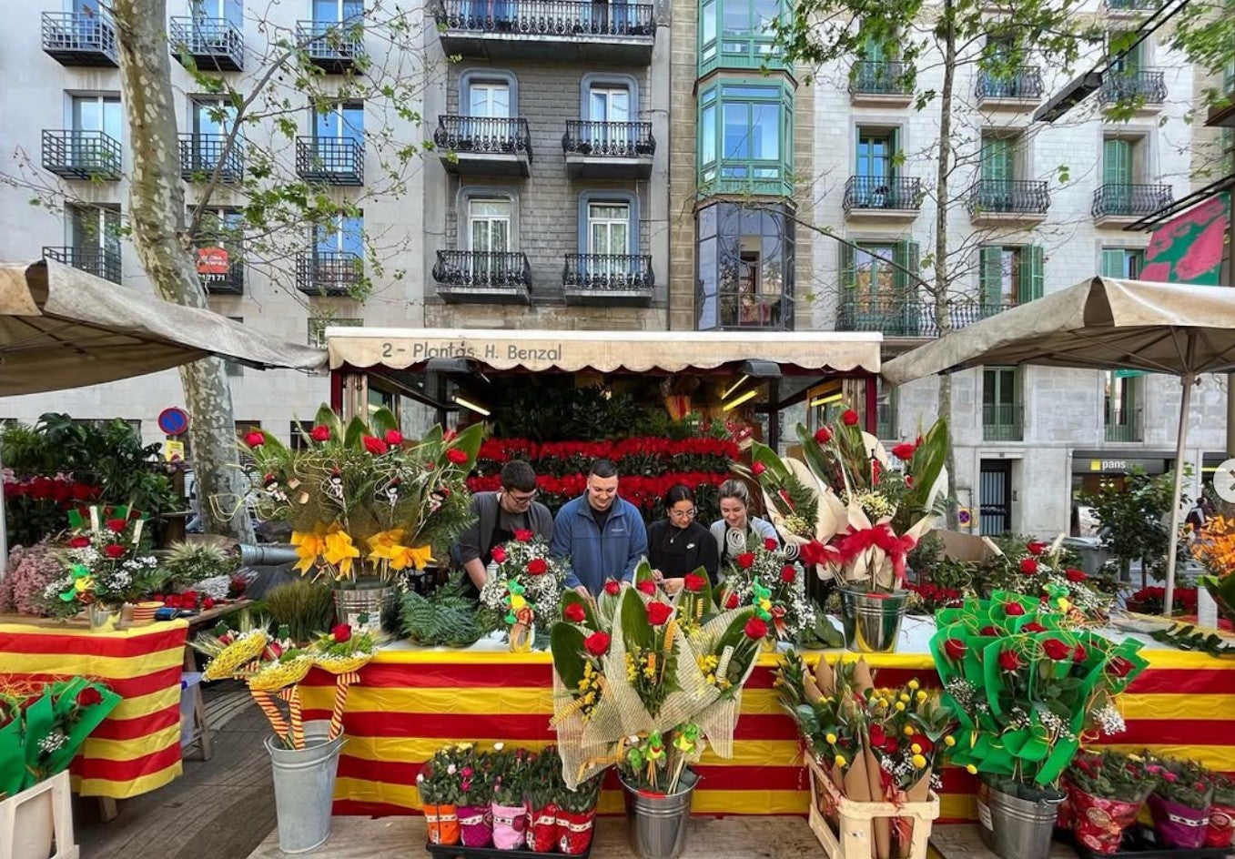 La floristeria Benzal, fa dos anys, durant la diada de Sant Jordi / Instagram-Floristeria Benzal