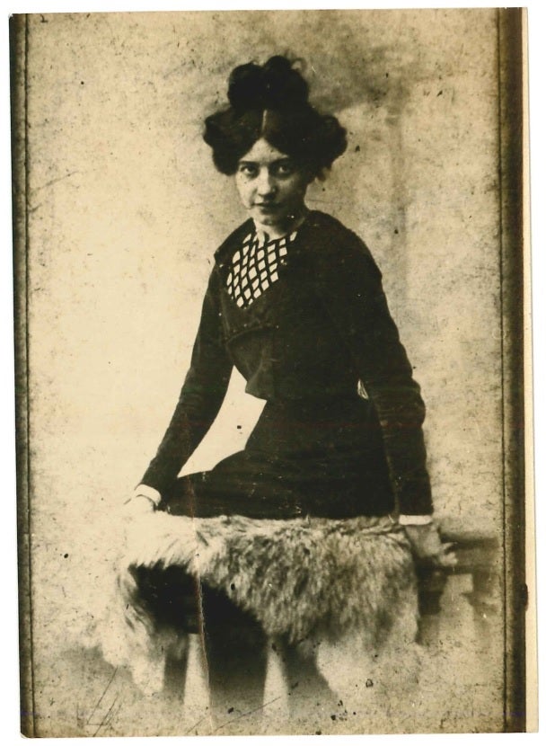 Germaine Gargallo en una fotografia d'autor desconegut de l'any 1905