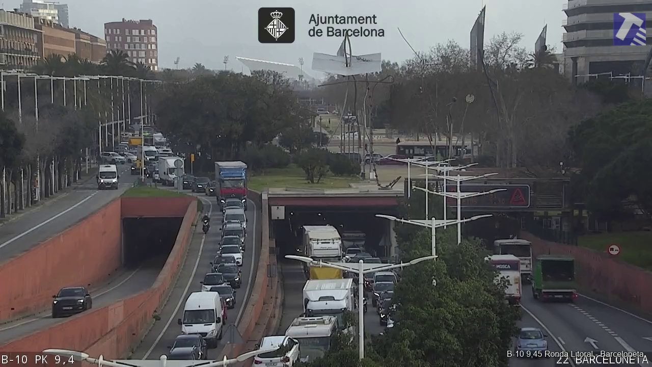 Cues a la ronda Litoral captades per les càmeres de Trànsit / SCT