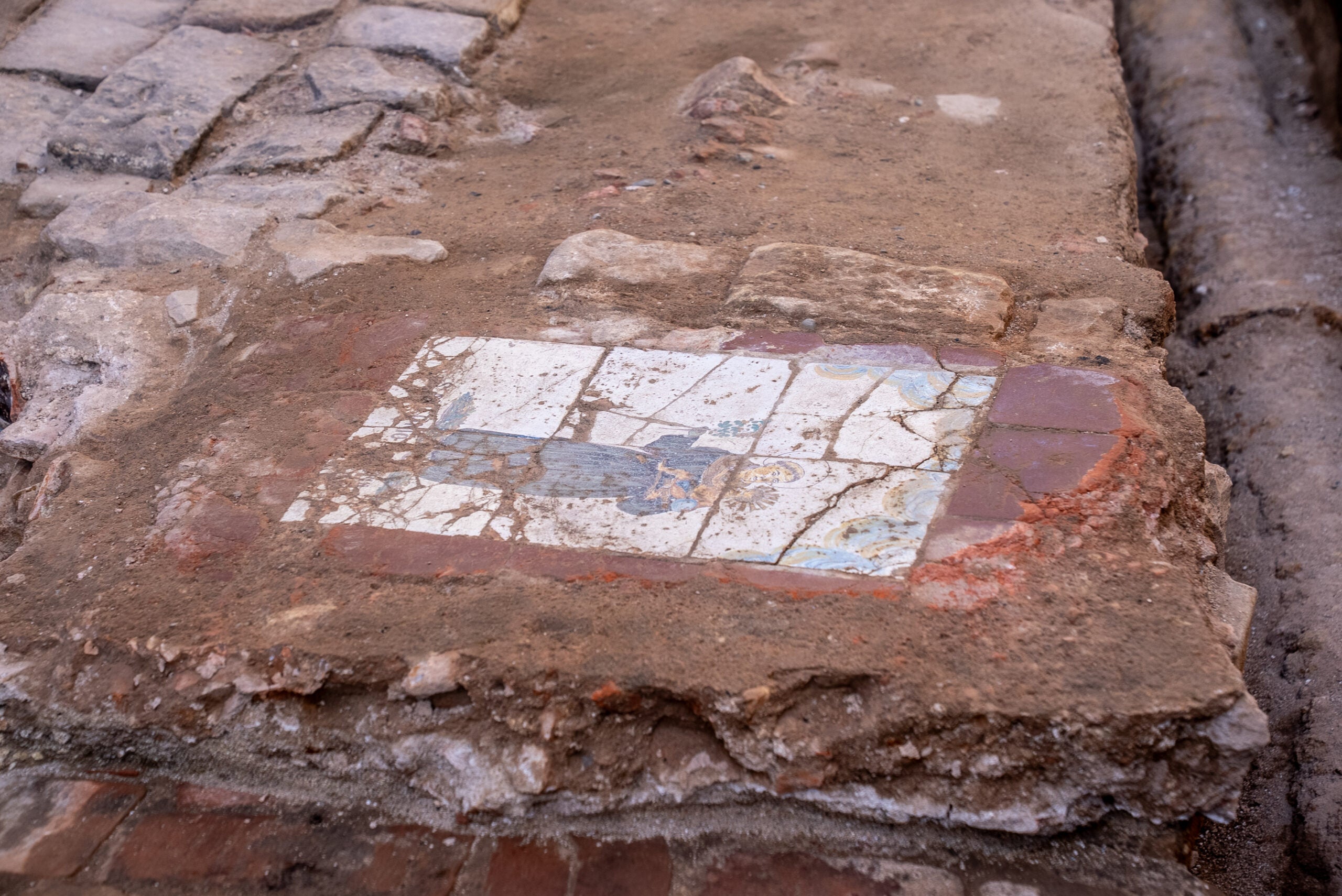 Arqueòlegs treballen al jaciment excavat al carrer de la Fusteria en el marc de les obres a la Via Laietana / Ajuntament de Barcelona