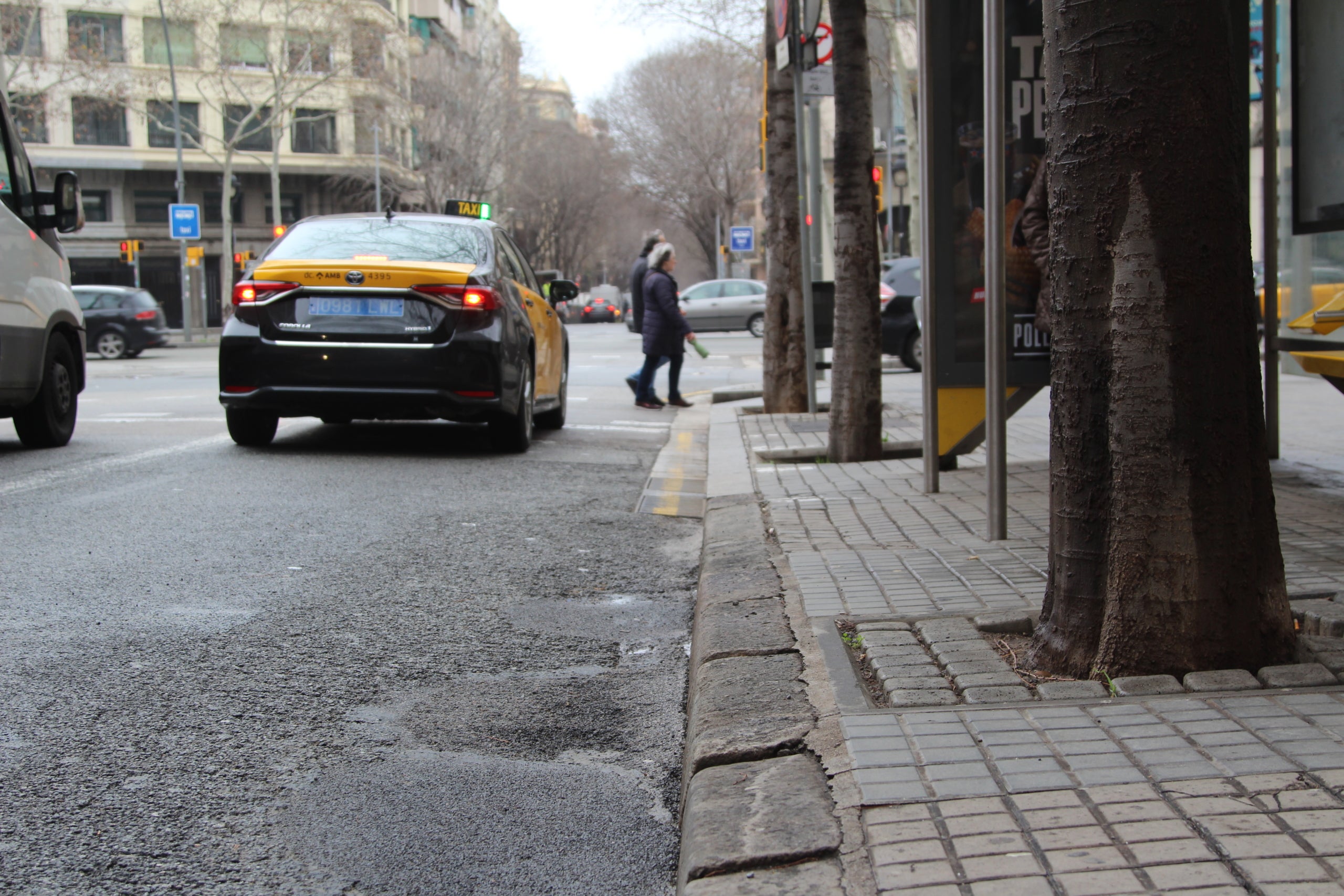 Les llambordes antigues que han quedat al descobert en diferents punts de la Nova Esquerra de l'Eixample / A.R.