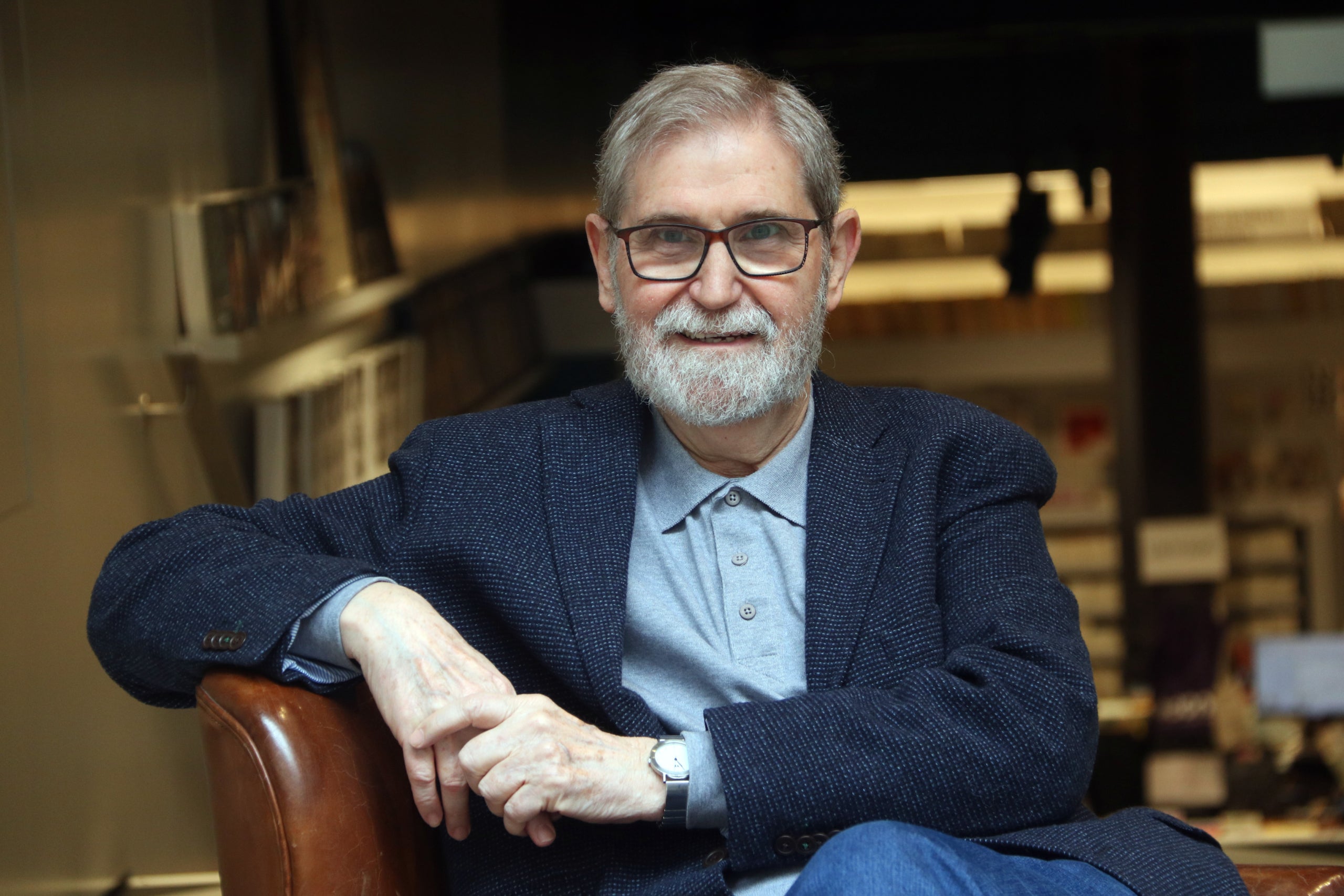 L'escriptor Ramon Solsona, en la presentació de la seva nova novel·la, 'El carrer de la xocolata' (Proa), a la llibreria Ona / ACN