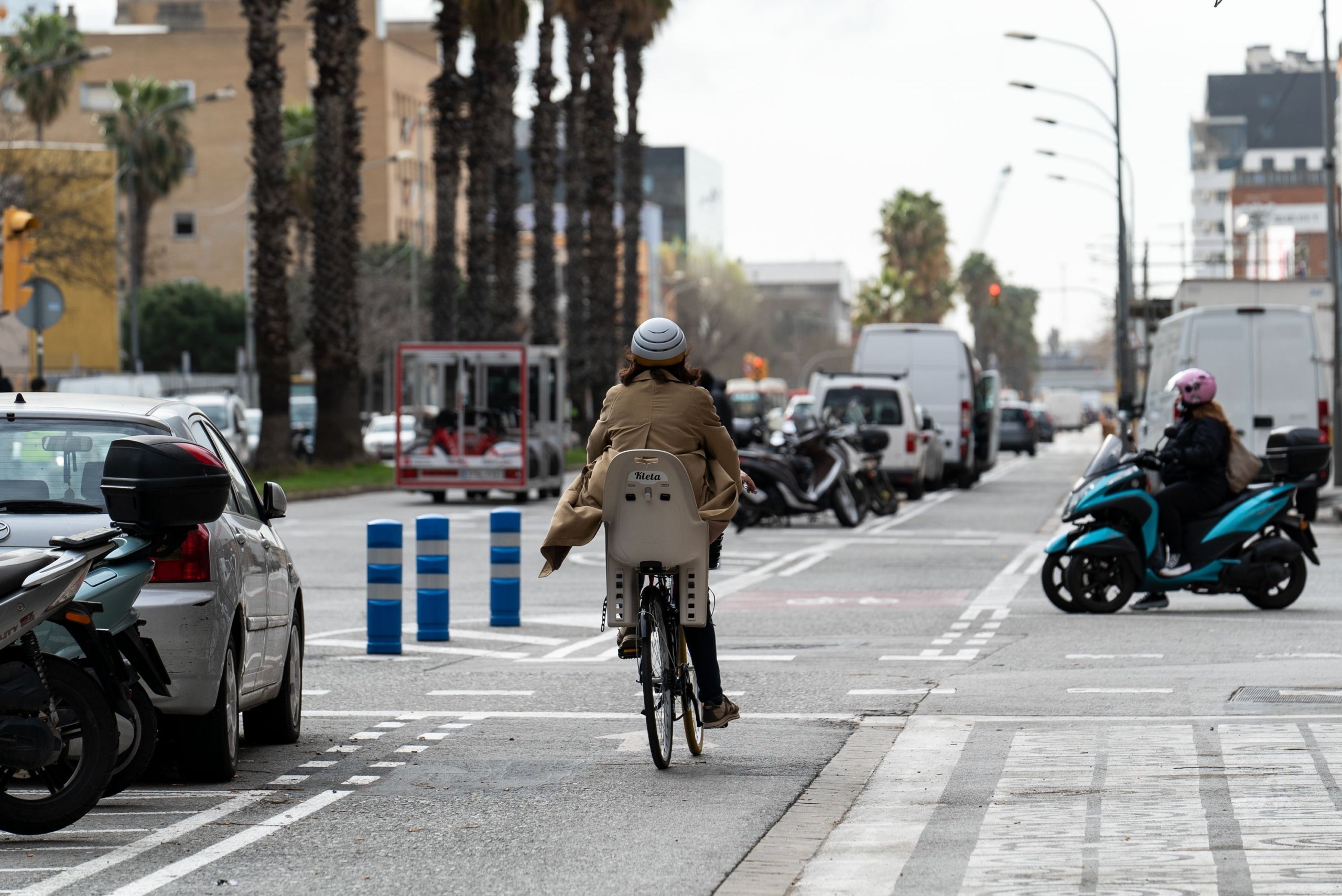 Una usuària de la bici a Barcelona / Imatge d'arixu, Ajuntament 