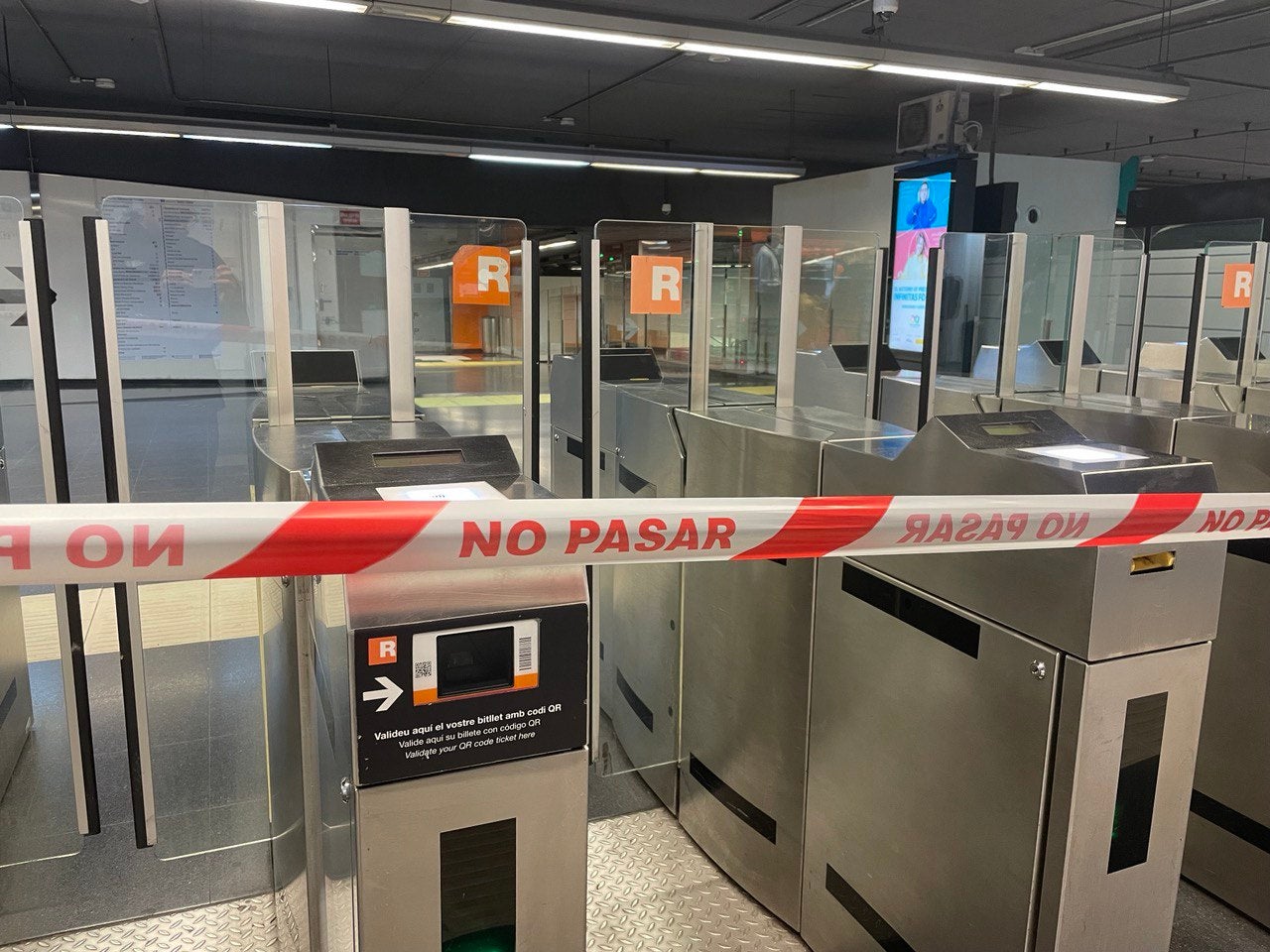 Accés a Rodalies bloquejat a l'estació d'Arc de Triomf / A.R.