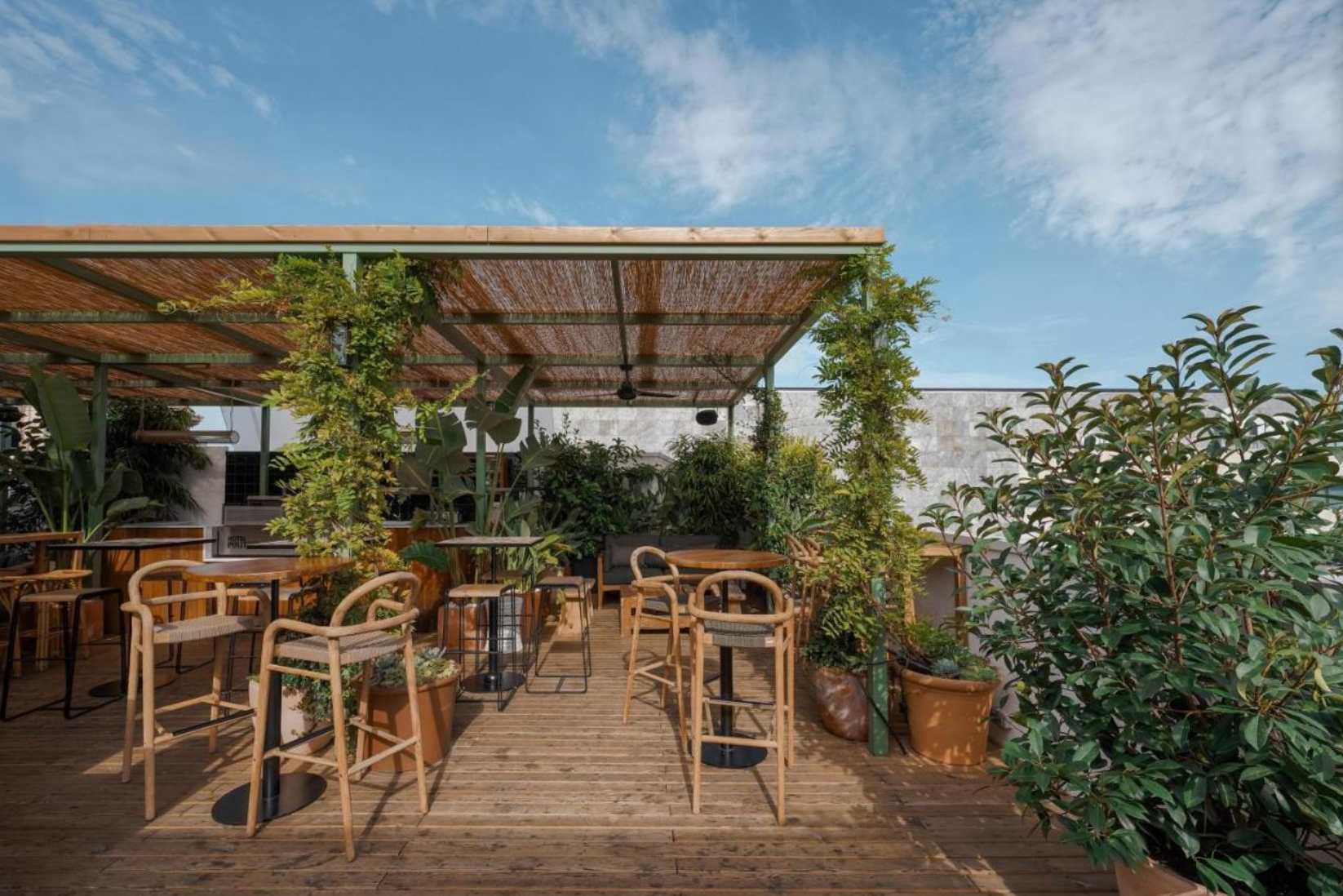 La terraza del Hotel Pulitzer de la capital catalana se cuela en el TOP 10