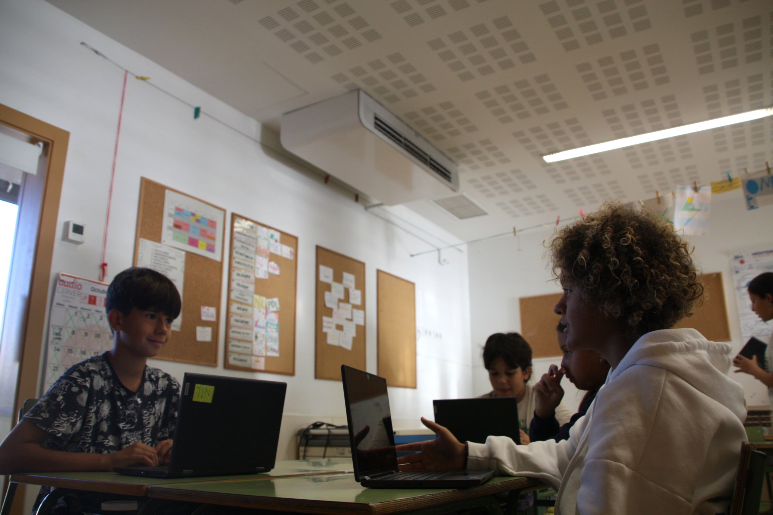 Un aula de la Escola Mediterrània donde se ha instalado un sistema de aerotermia / ACN