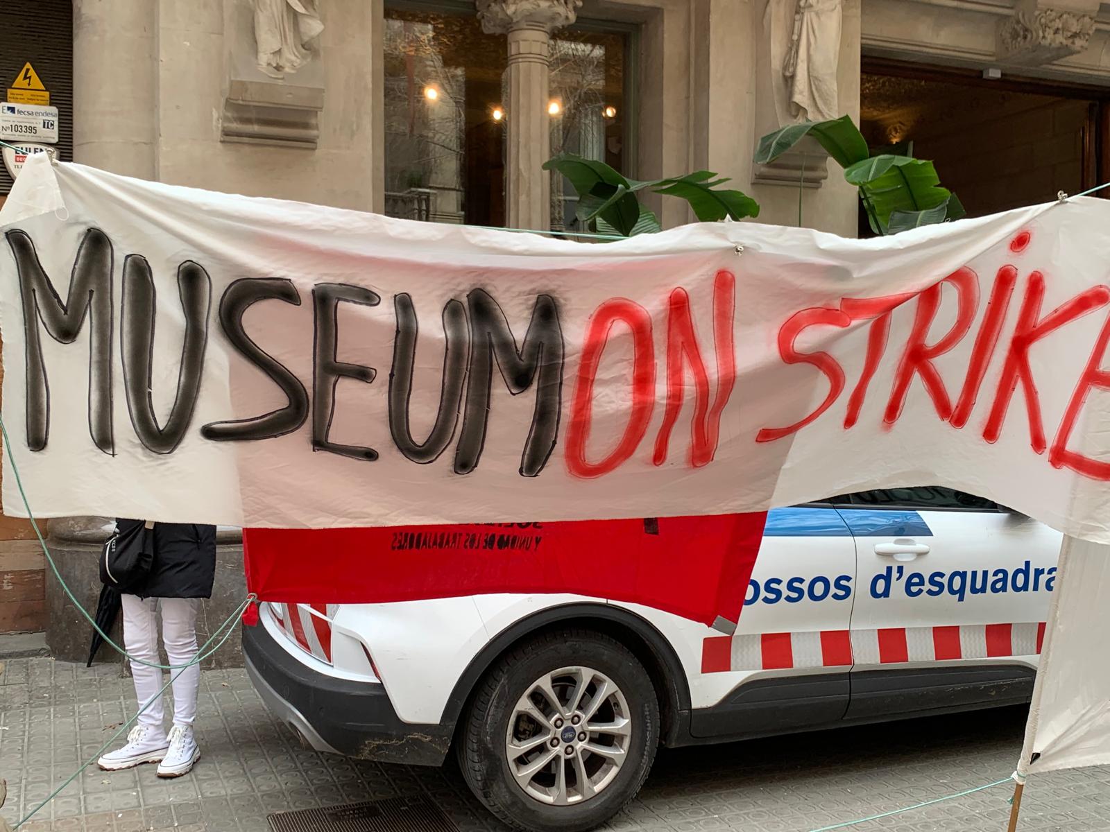 Cartell de protesta dels treballadors del Museu de l’Art Prohibit, que fa dos mesos que estan en vaga / Twitter (@vaga_map)