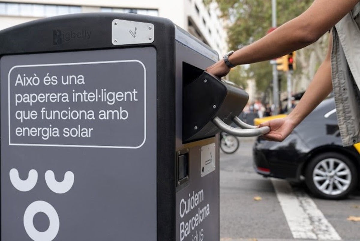 Las nuevas papeleras de autocompactación instaladas en torno a la Sagrada Familia / Ajuntament de Barcelona