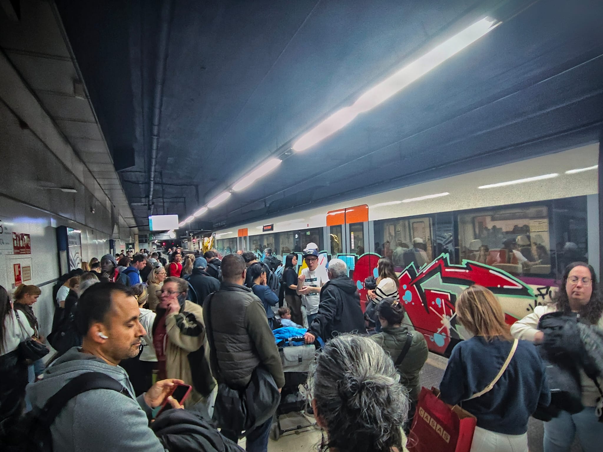 Col·lapse a les vies de Sants / Tot Barcelona
