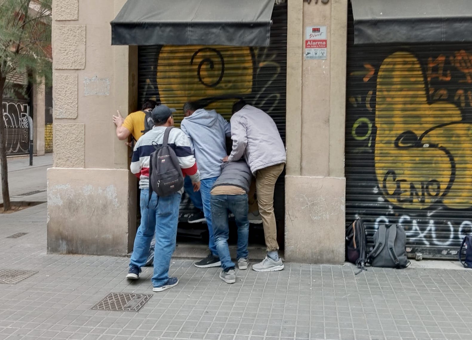 El comerç pateix l'apagada elèctrica / Gabriel González Garrido