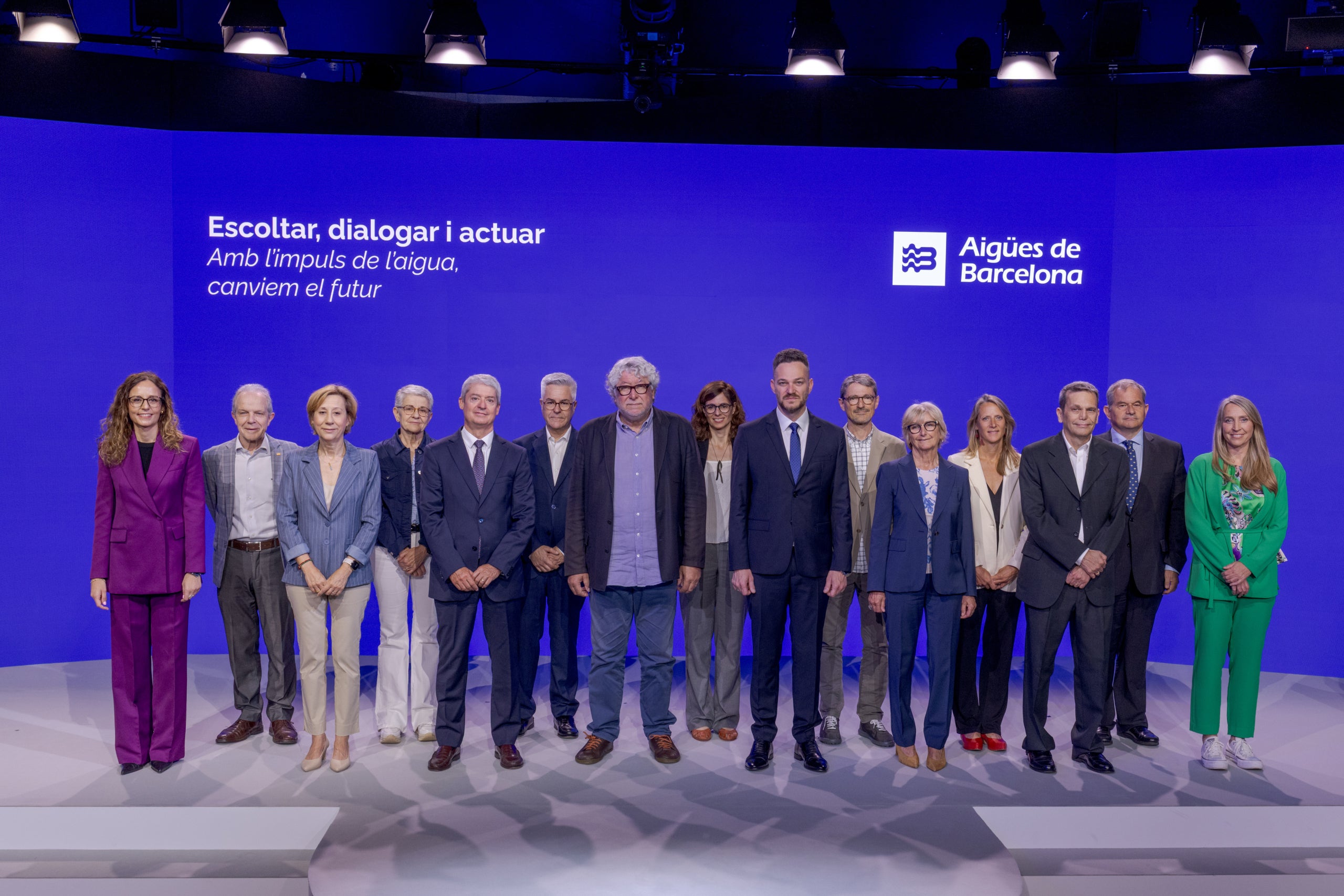 Belén García, vicepresidenta del Área del Ciclo del Agua y Análisis de Políticas Metropolitanas del AMB y alcaldesa de Sant Joan Despí; Ignacio Escudero, director general de Aigües de Barcelona; Antonio Balmón, vicepresidente ejecutivo del AMB y alcalde de Cornellà de Llobregat; Felipe Campos, consejero delegado de Aigües de Barcelona y Concha Zorrilla, directora general de Transición Hídrica de la Generalitat de Catalunya, entre otros participantes en el acto / Cedida