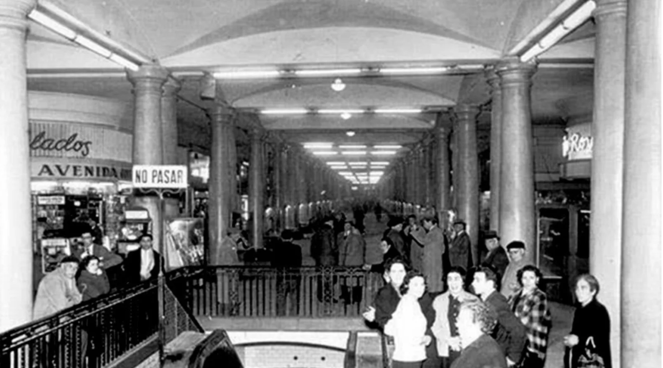 Galerías de la Luz, la primera galeria comercial subterrània d’Europa JESÚS FRAIZ ORDÓÑEZ-LA BARCELONA DE ANTES
