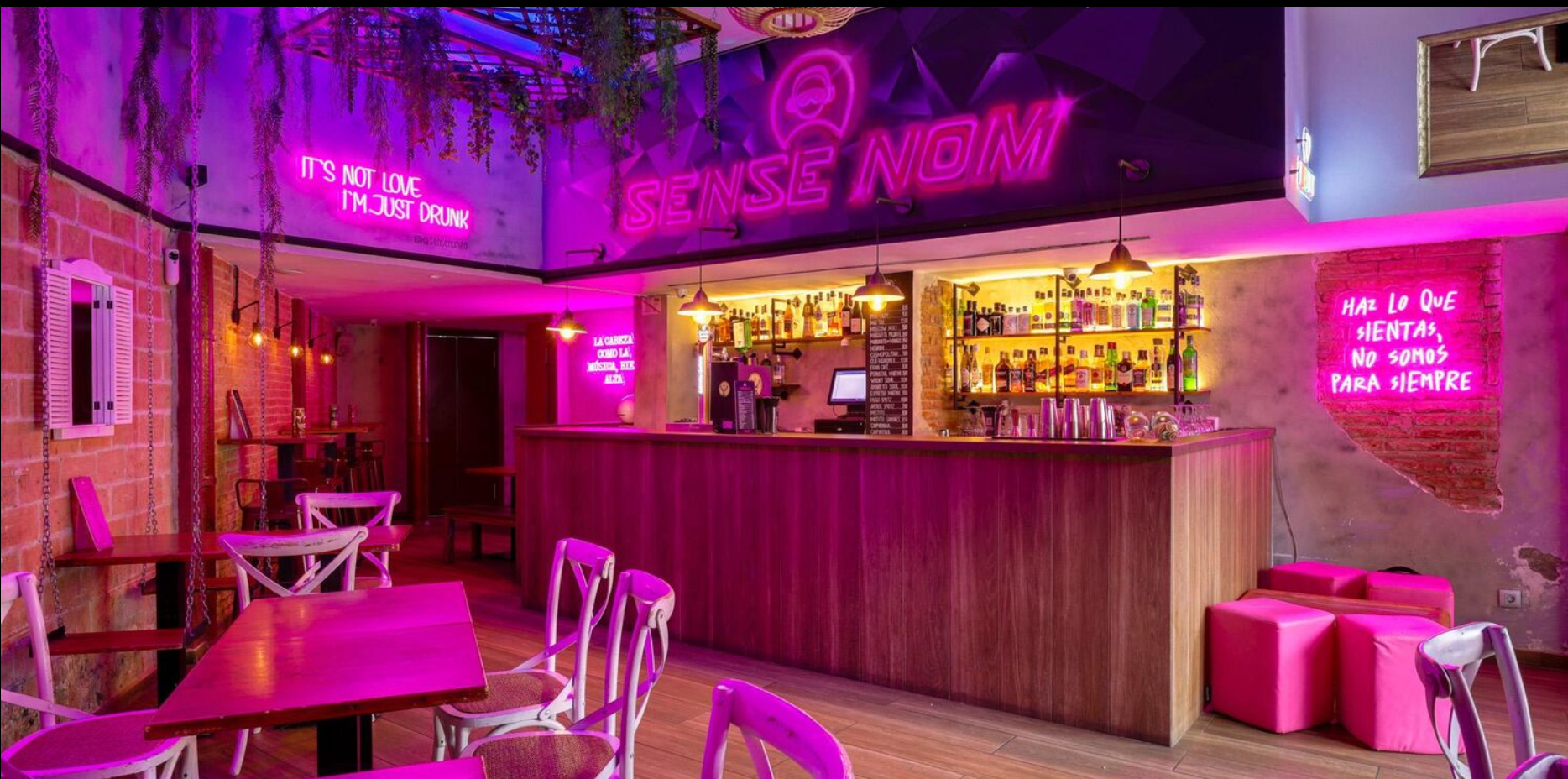 Privateaser és una plataforma en línia que facilita la cerca i reserva de bars a Barcelona per a esdeveniments privats