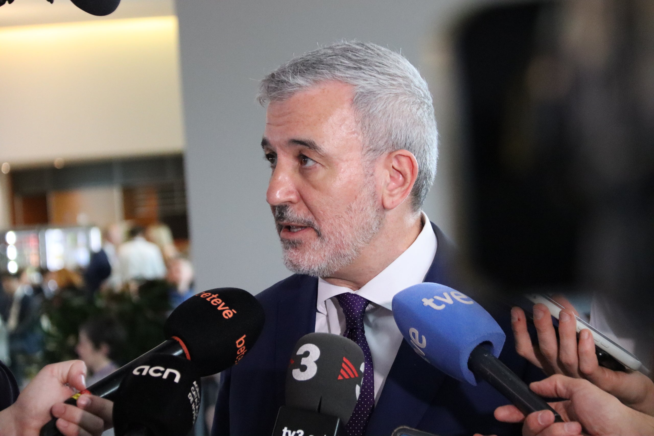 L'alcalde de Barcelona, Jaume Collboni, al ple del Parlament Europeu de Brussel·les| Marta Vidal / Lucía Llargués (ACN)