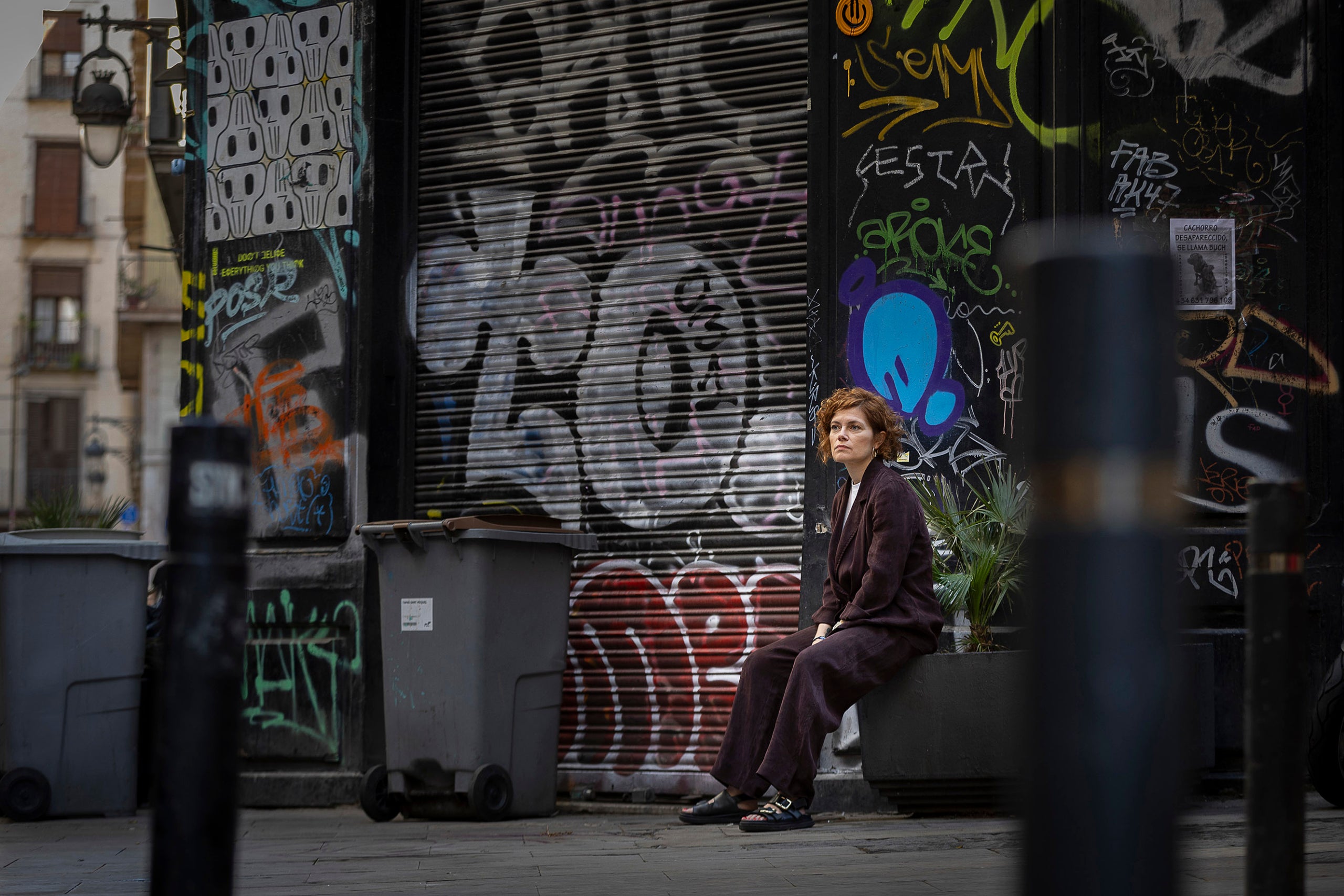 Elisenda Alamany, presidenta del grup municipal l'ERC a Barcelona i secretària general del partit, a la porta del Gran Cafè, tancant i a punt de convertir-se en un pub irlandès JORDI PLAY