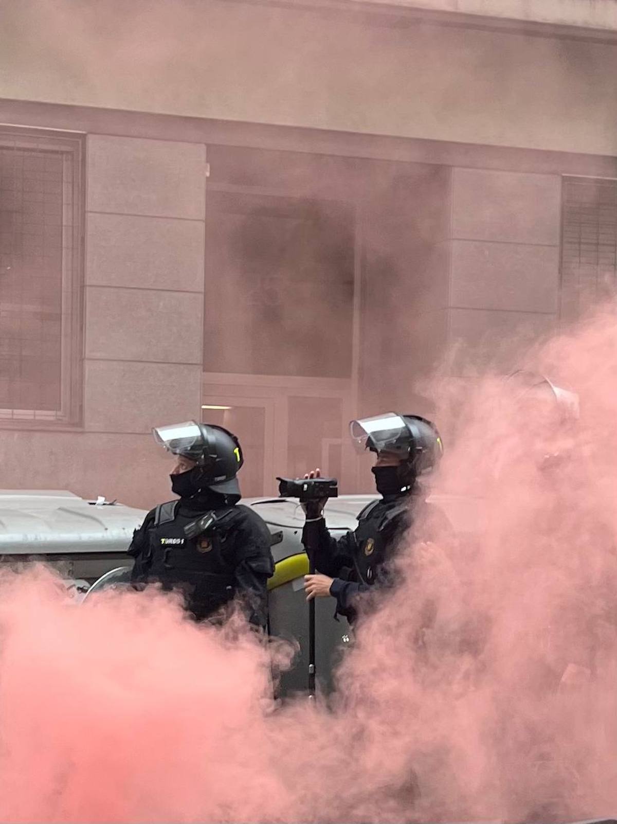 Desnonament de la Medusa, al carrer Nou de la Rambla del Poble-sec / Sindicat de Barri del Poble-sec