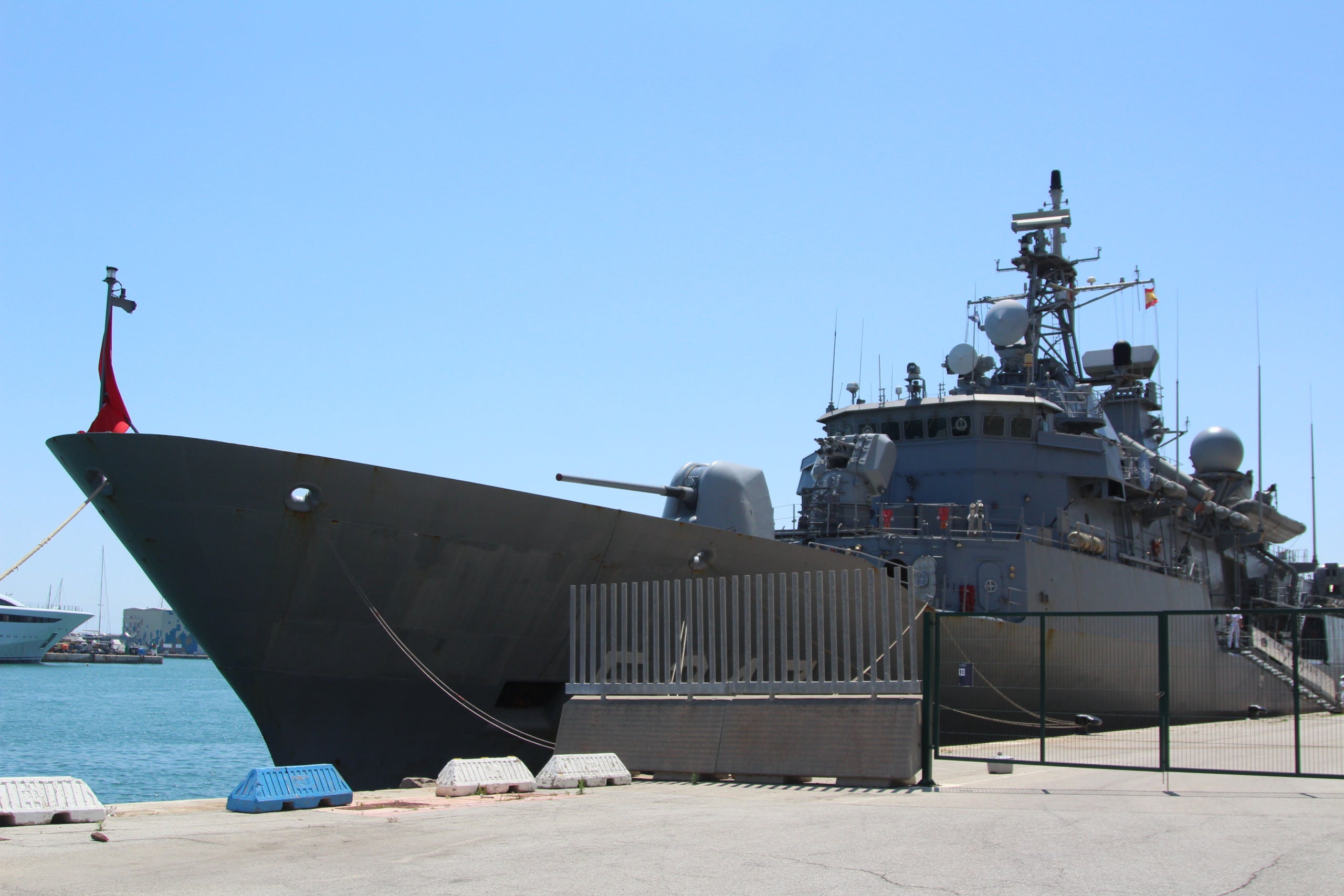 El vaixell militar F247 Kemalreis va atracar al sector est del Moll de Barcelona durant quatre dies / A.R.