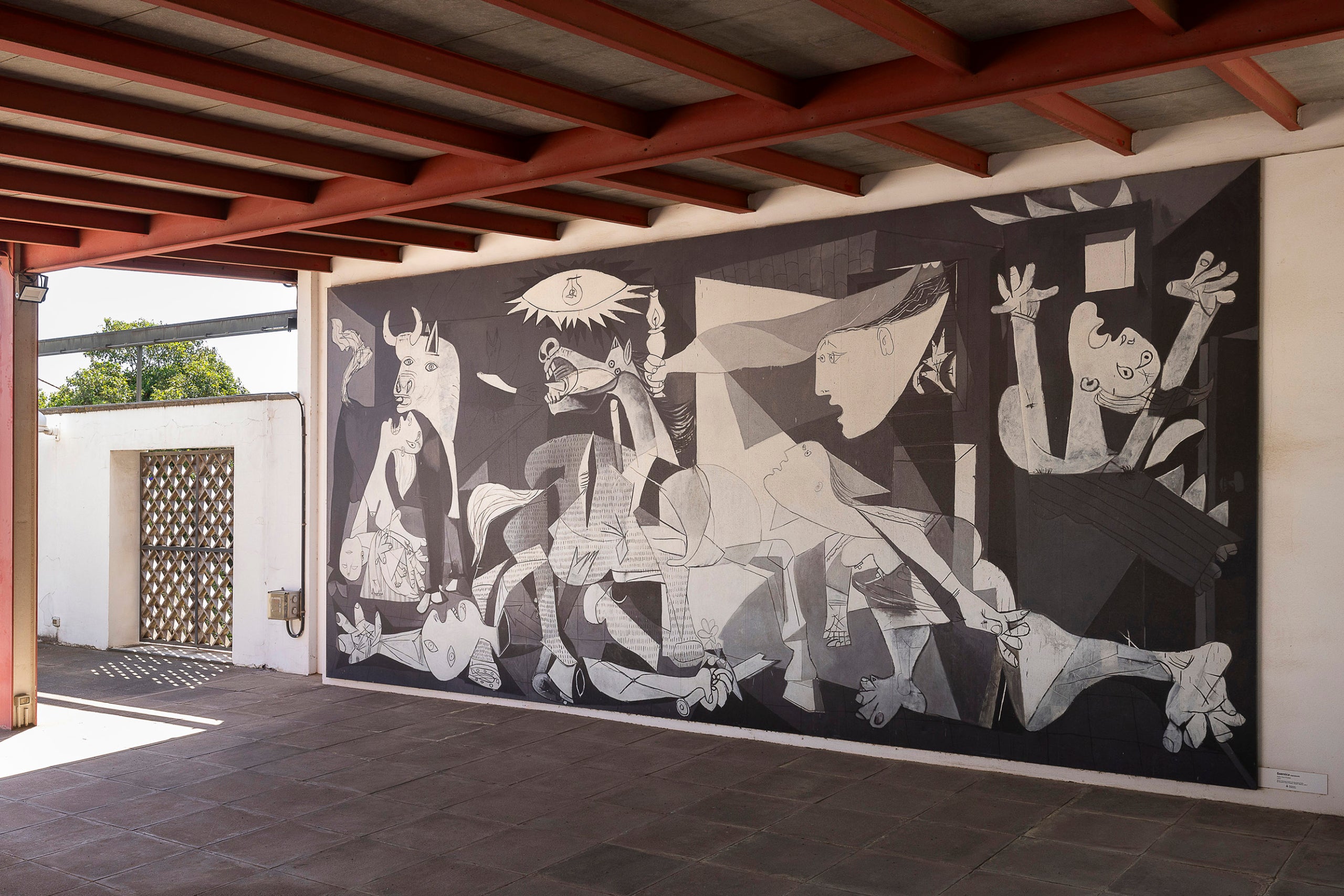 Reproducció del 'Guernica' a Barcelona, al Pavelló de la República / Jordi Play 
