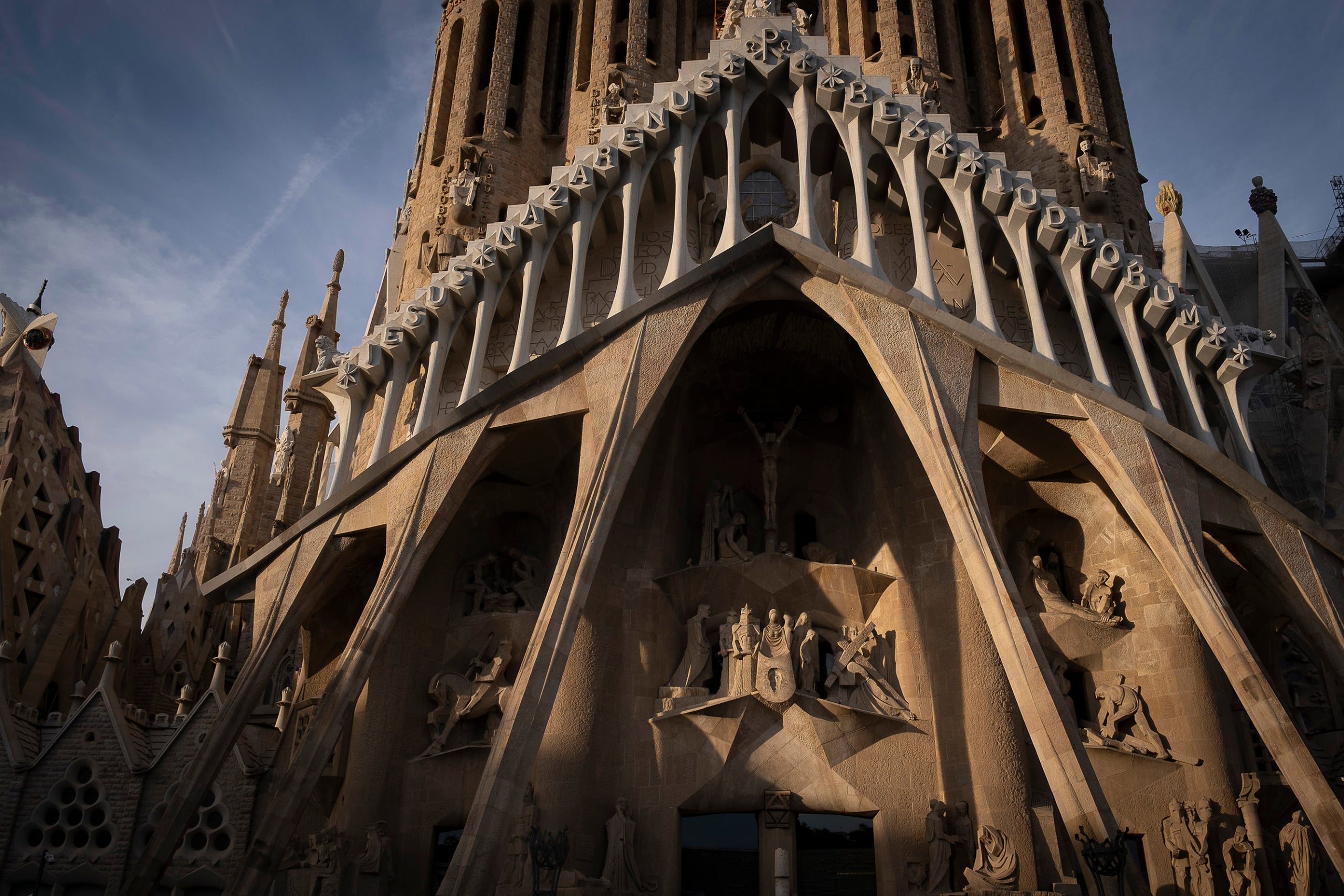Façana de la Passió de la Sagrada Família.
25.05.2025, Barcelona

foto: Jordi Play