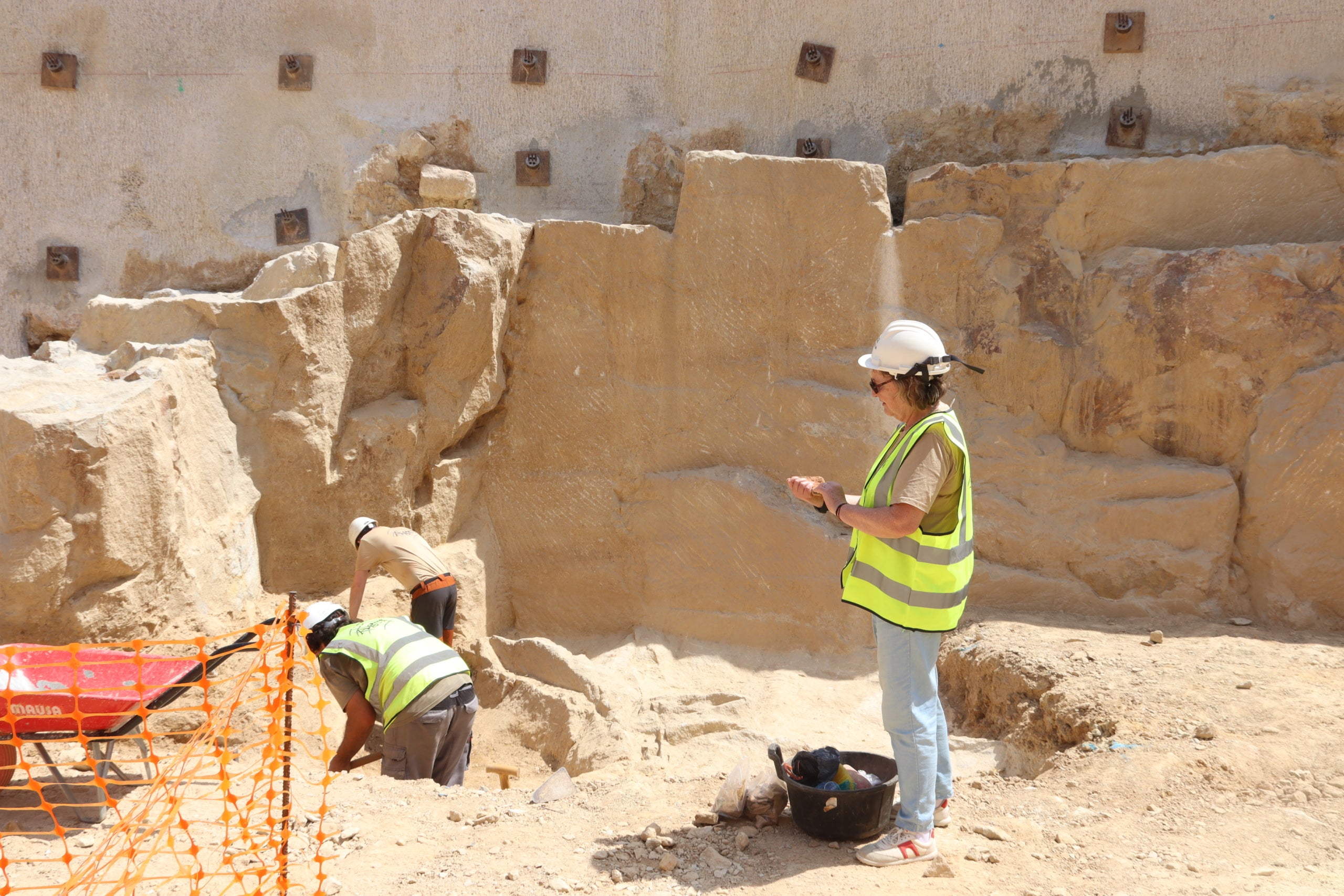 Les restes de la pedrera romana trobada durant les obres de construcció d'una nova promoció d'habitatges a Montjuïc / Laura Fíguls (ACN)