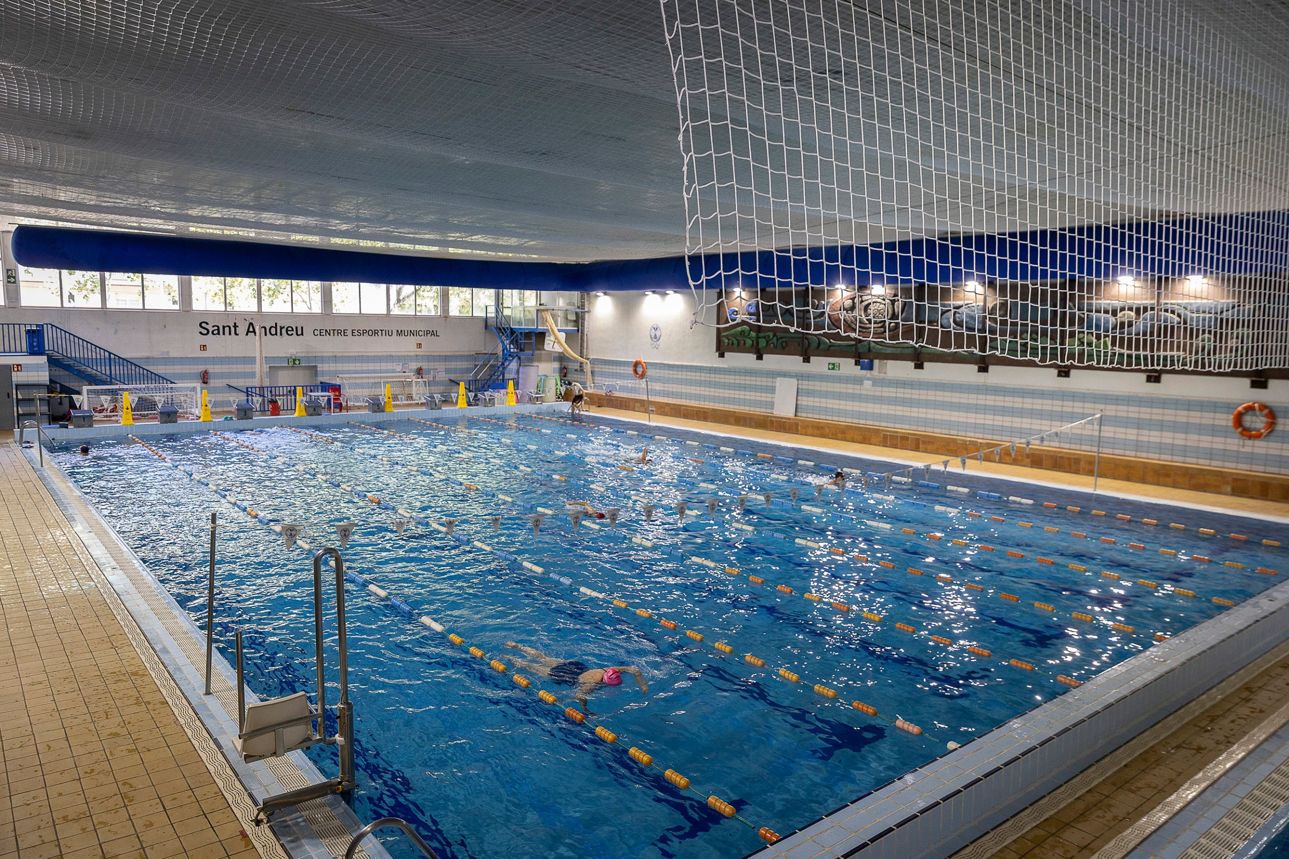 La piscina del CEM Sant Andreu, gestionat pel CN Sant Andreu, a finals de juny / Jordi Play