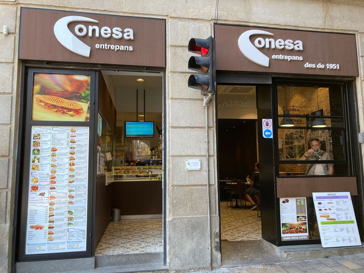 El bar Conesa Entrepans, a la plaça de Sant Jaume / Conesa Entrepans