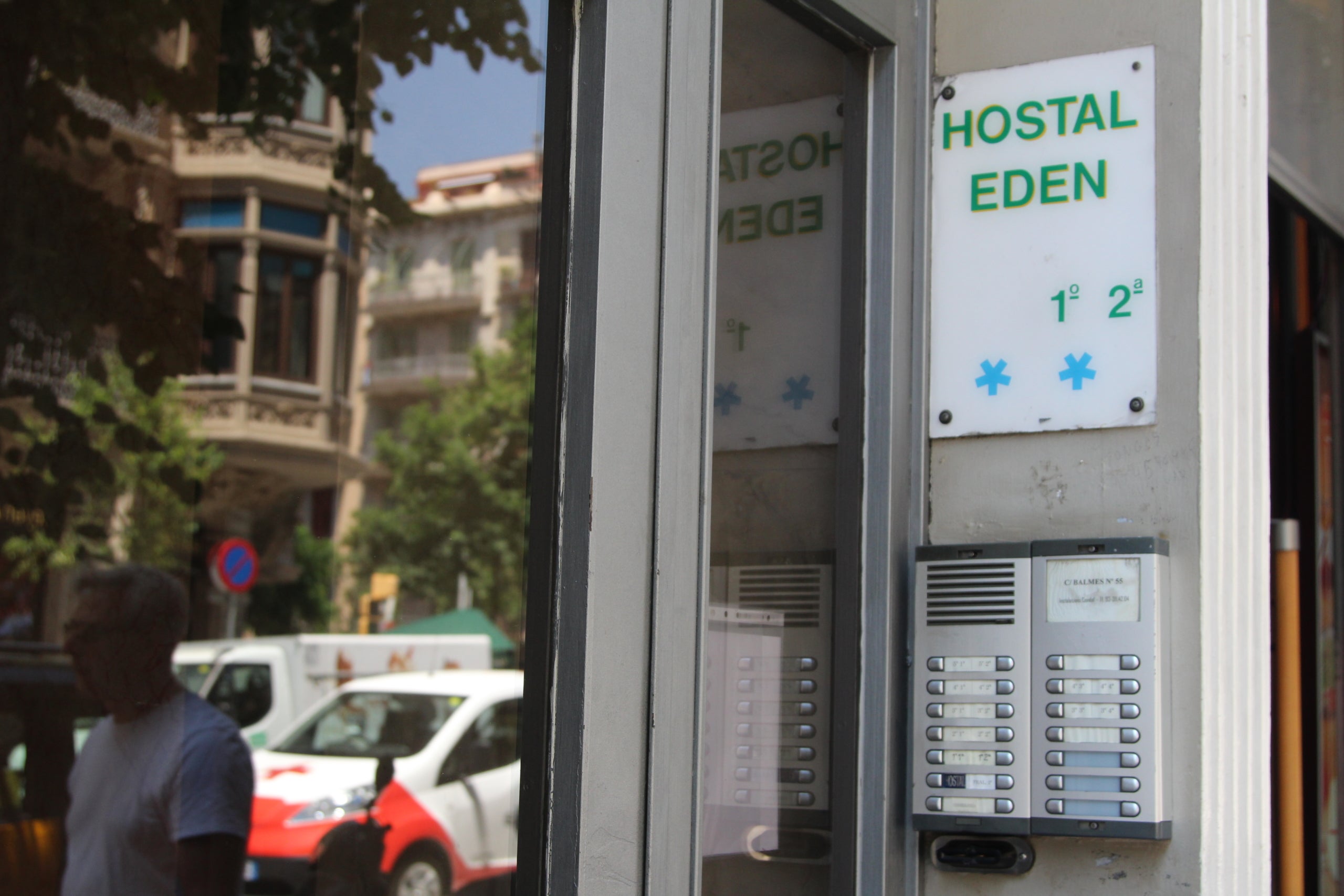 Un dels hostals de la ciutat que s'utilitzen com a allotjaments temporals d'urgència / A.R.