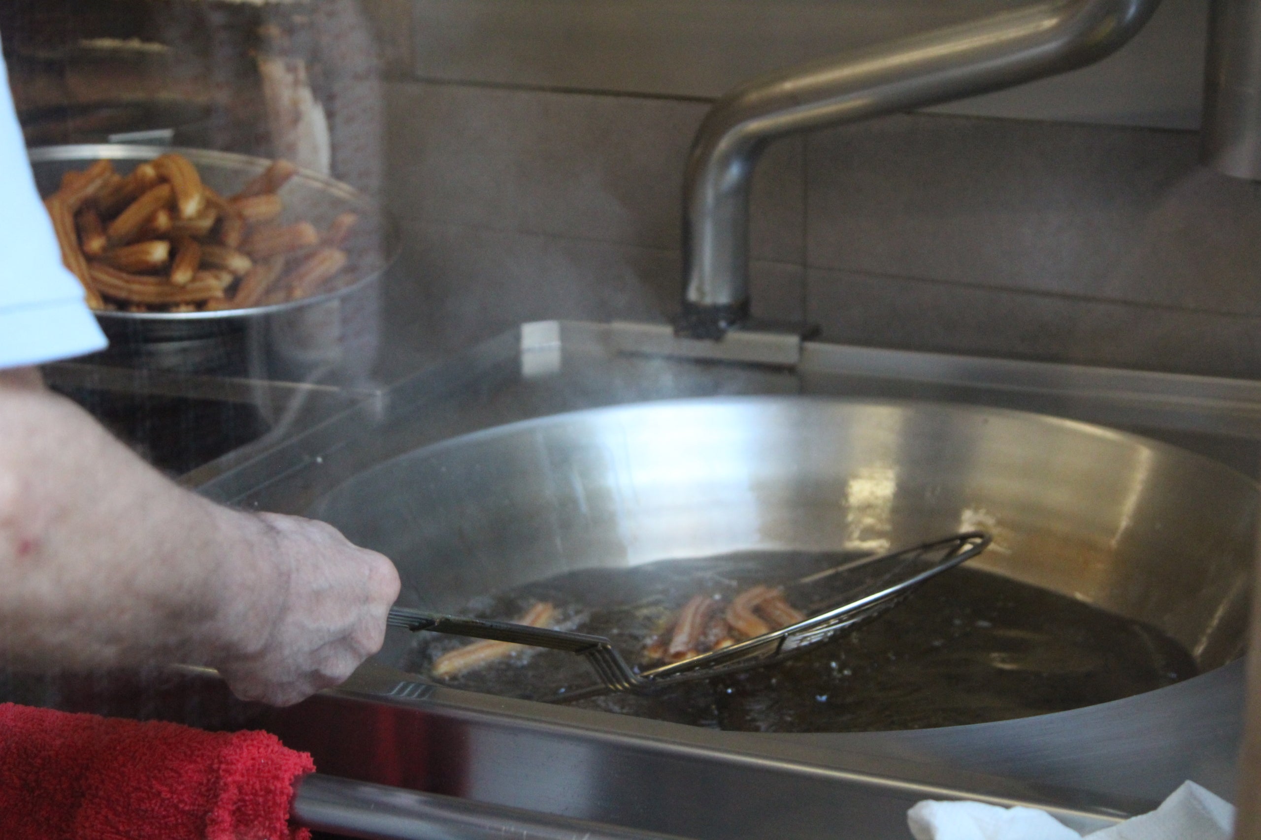 José Ruz, responsable de la Xurreria Laietana des de fa cinc dècades, es jubilarà aquest estiu / A.R.