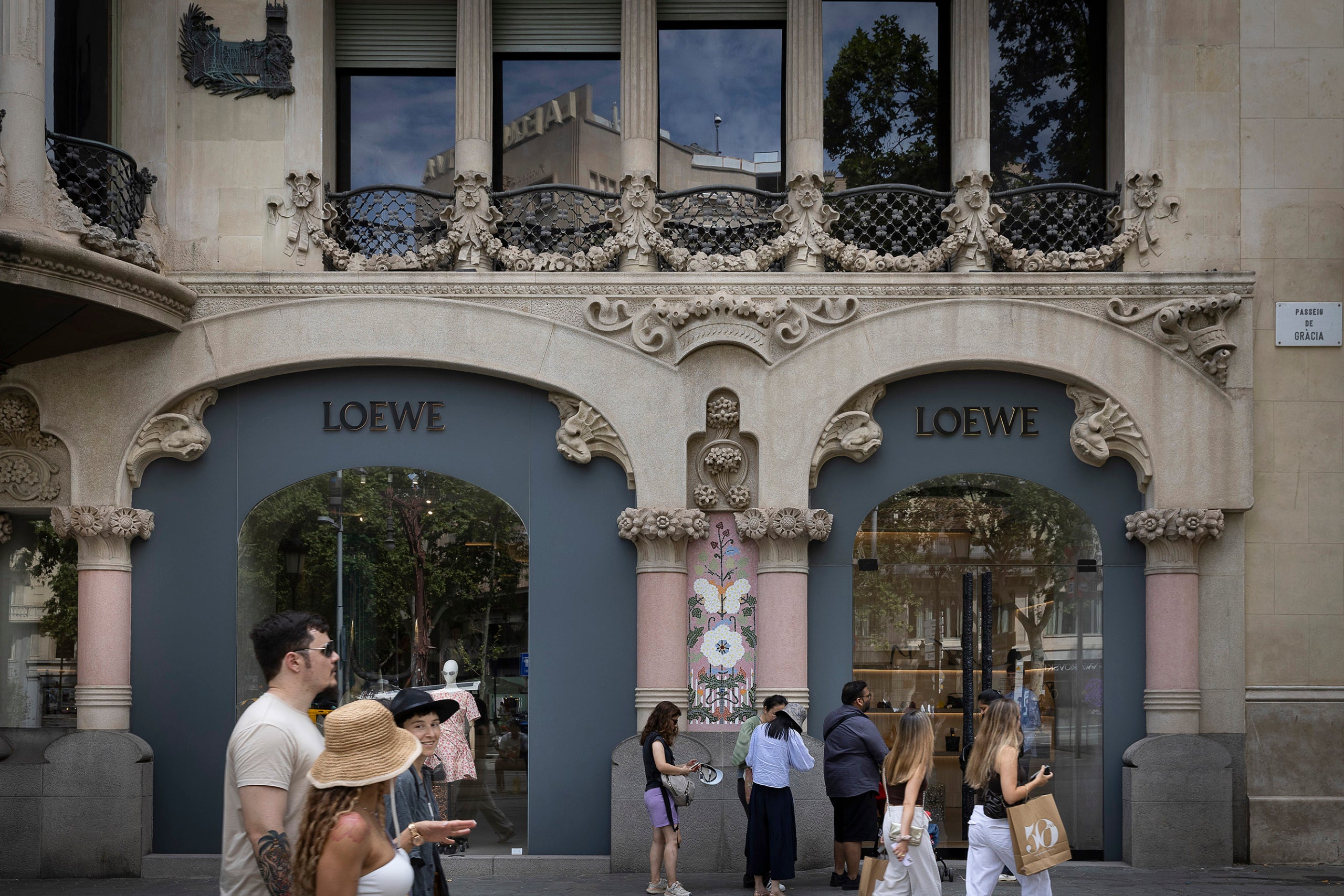modernisme, loewe, botigues de luxe