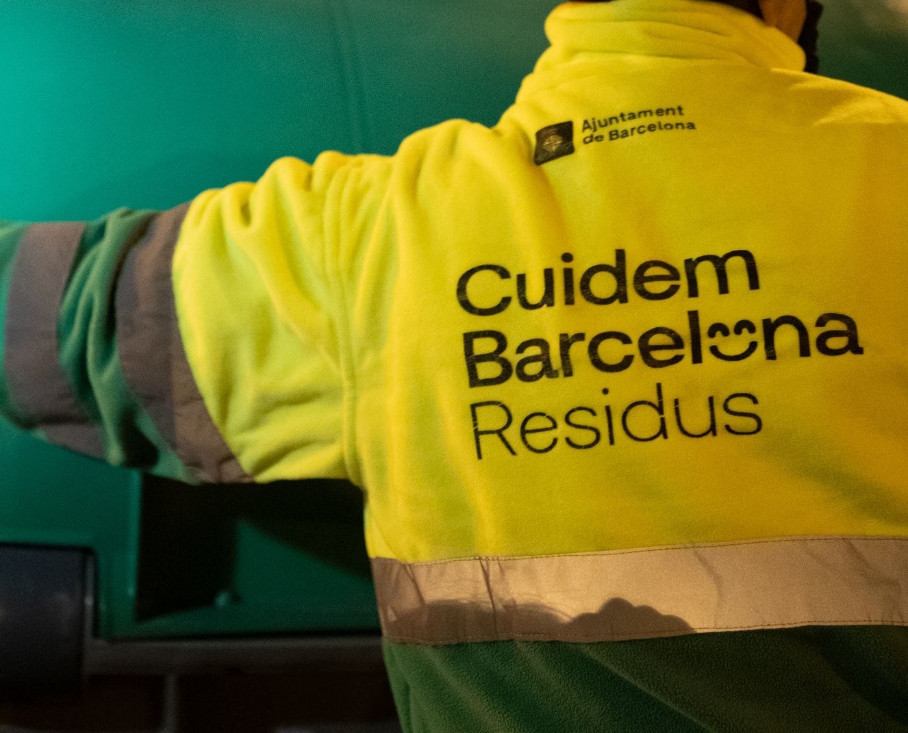 Un operari de la neteja de Barcelona en una imatge d'arxiu / Ajuntament 