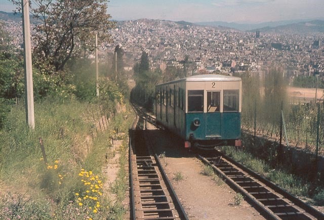 Fotografia del tram superior del funicular que antigament connectava amb els peus del castell de Montjuïc / Arxiu Fundació TMB (Cedida)