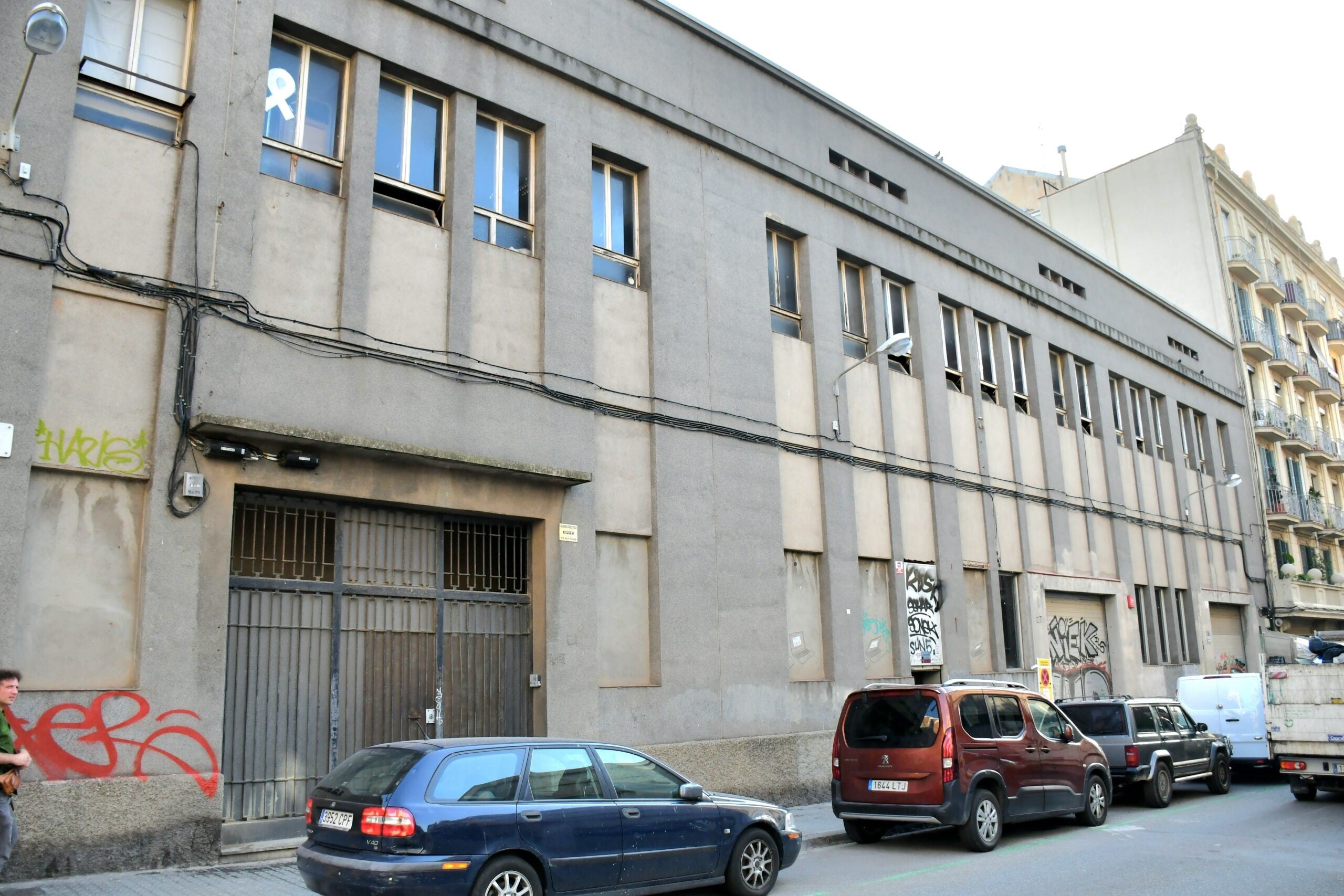 Finca del carrer Blesa del Poble-sec que l'Ajuntament de Barcelona ha acordat expropiar per dedicar-la a usos culturals / ACN