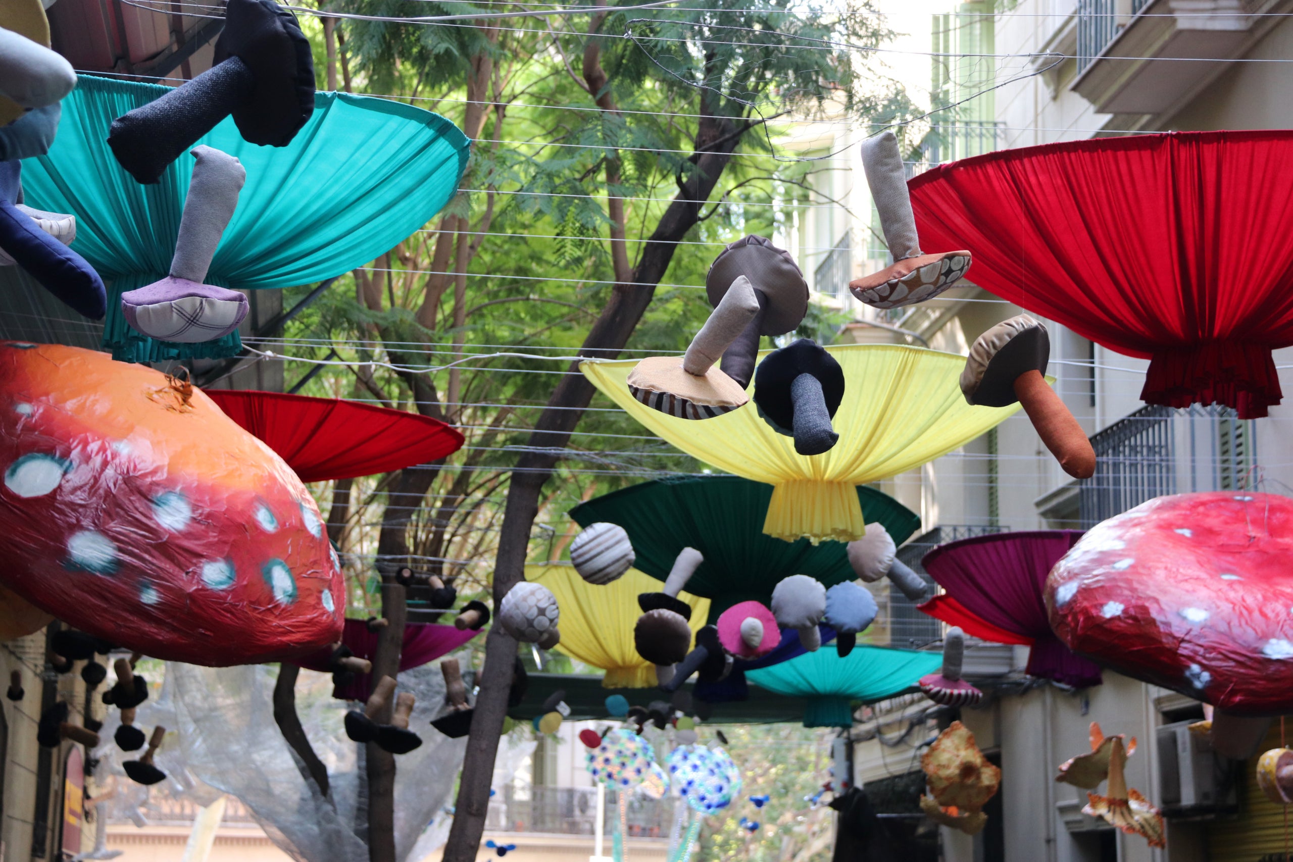 Imatge d'arxiu d'un carrer guarnit durant la Festa Major de Gràcia / ACN